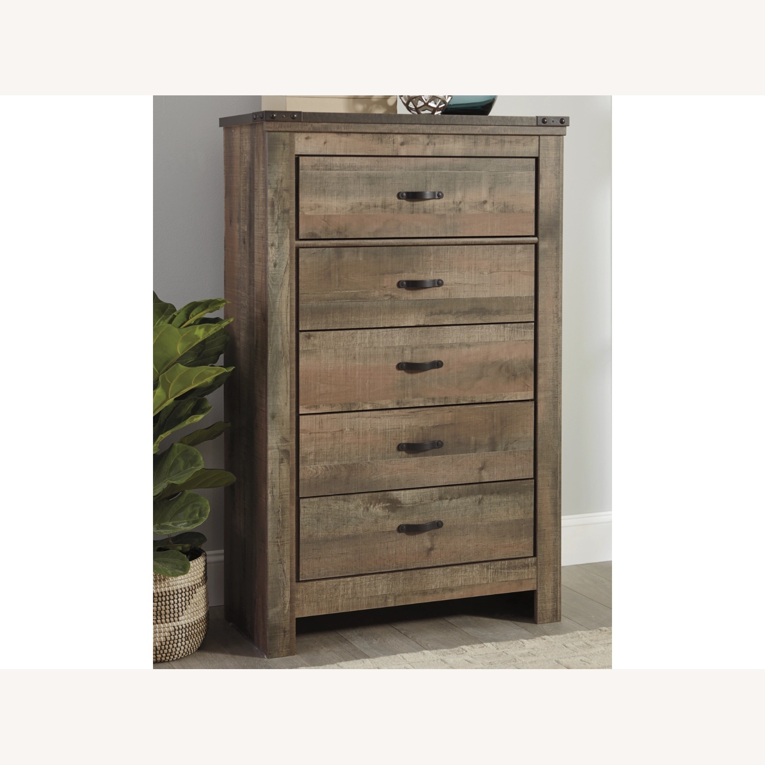Ashley Furniture Trinell 5-Drawer Chest - image-9