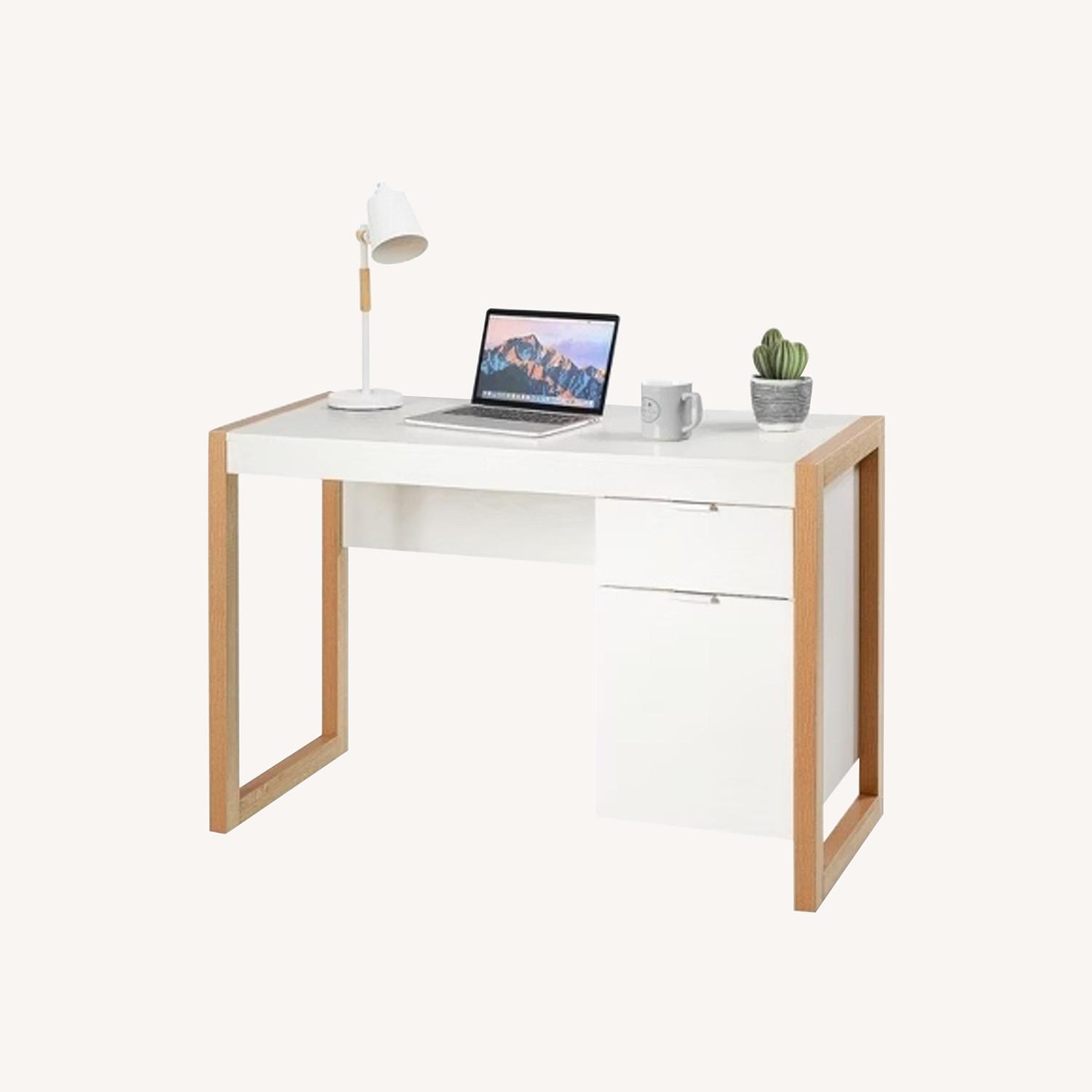Target Desk - image-0