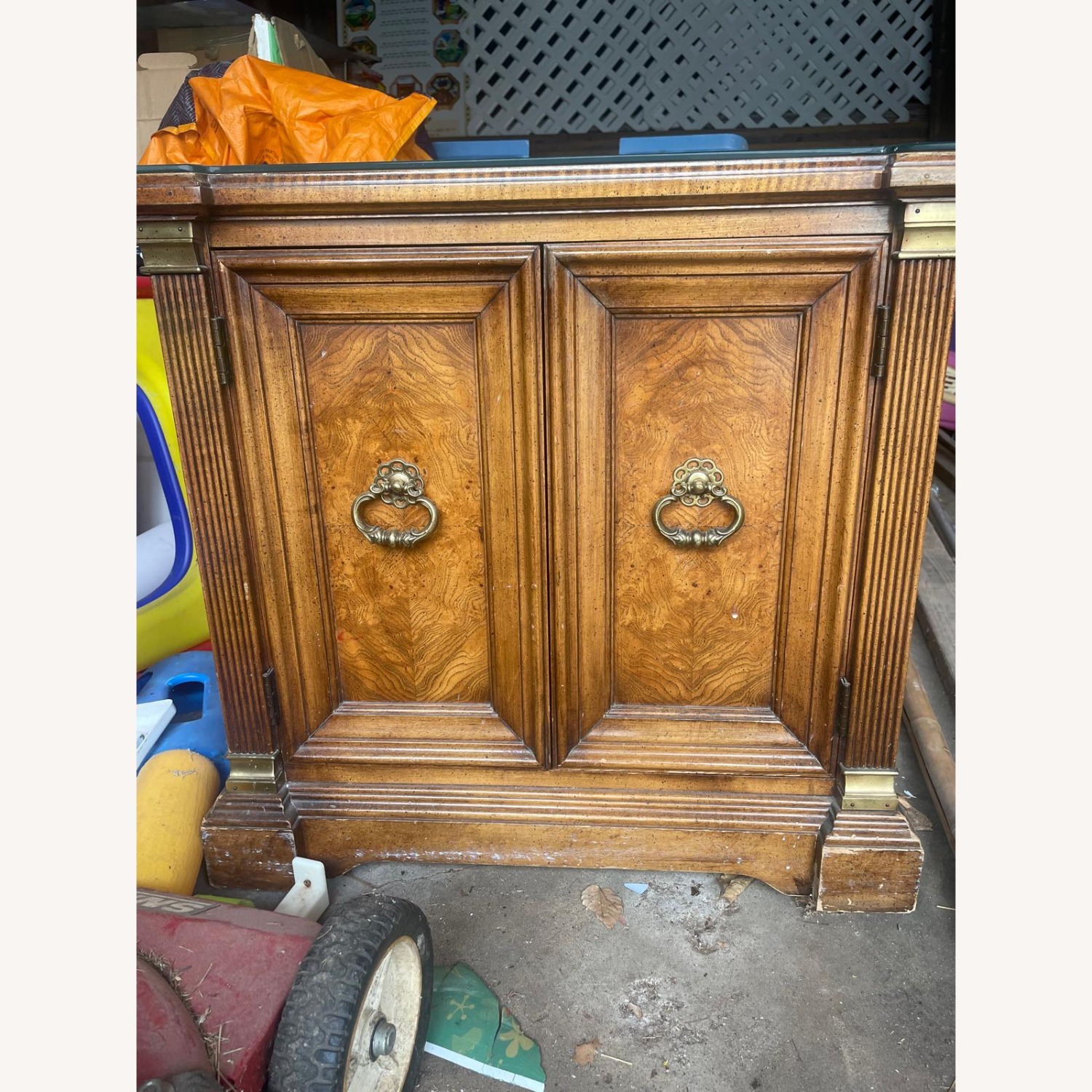 Corinthian Set of Night Tables - image-1