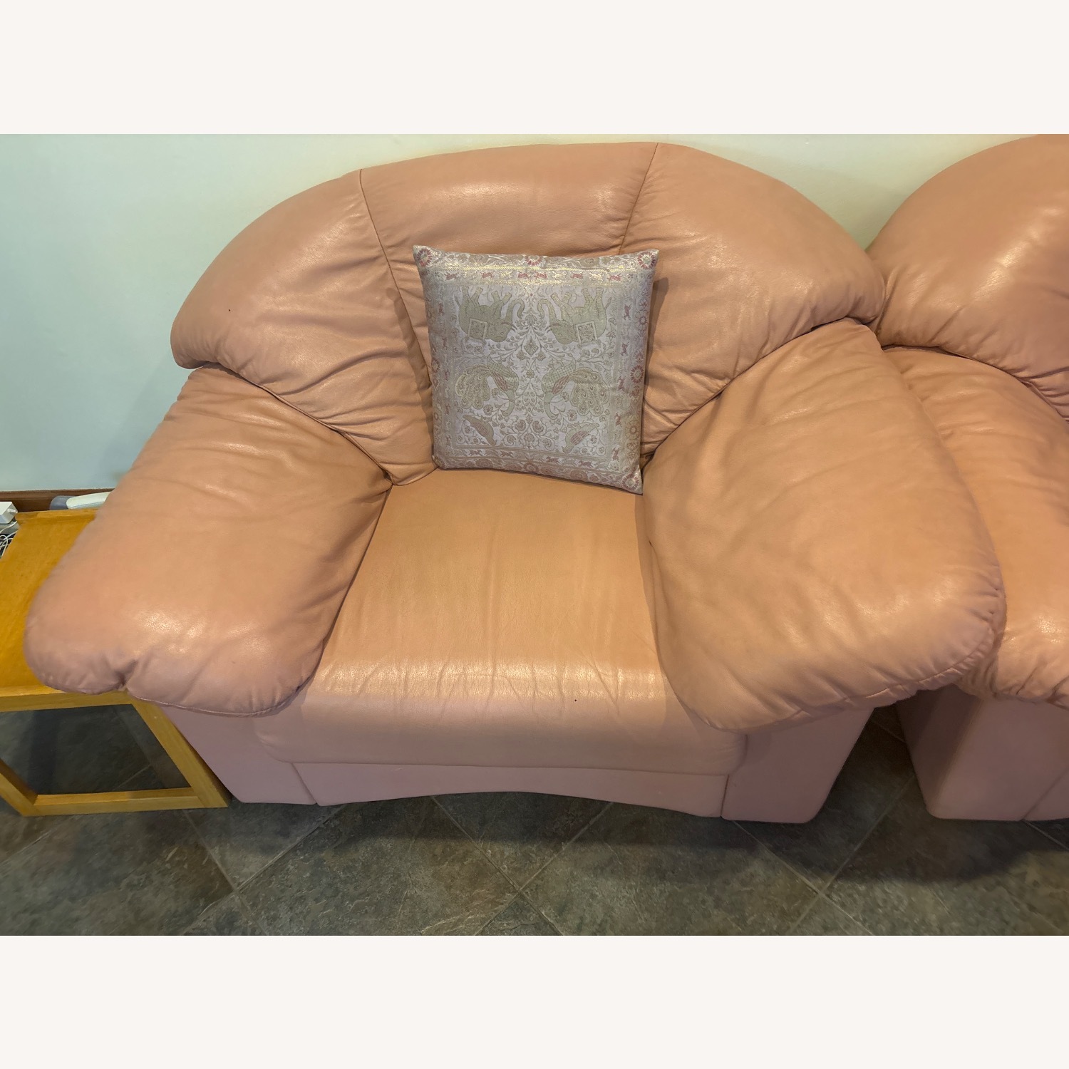 Single Couch - image-2