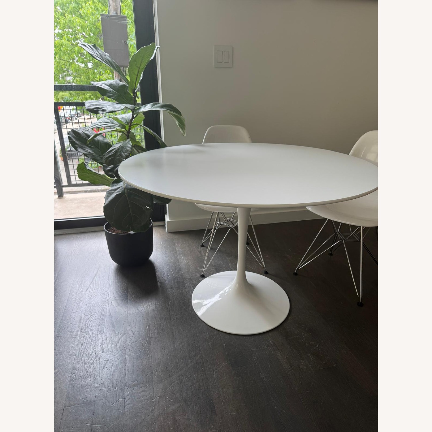Saarinen Round Dining Table 42" - image-1