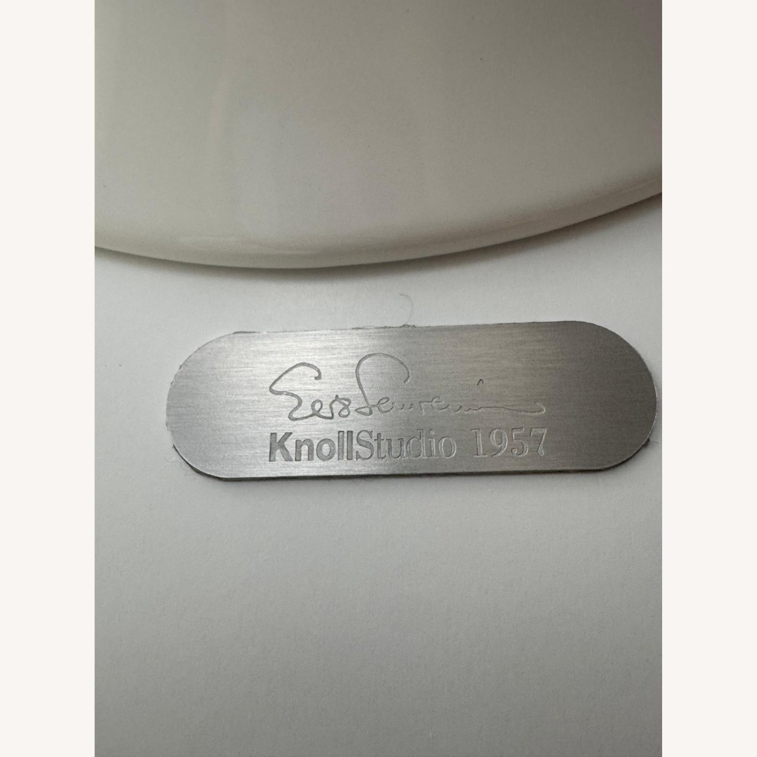 Saarinen Round Dining Table 42" - image-5