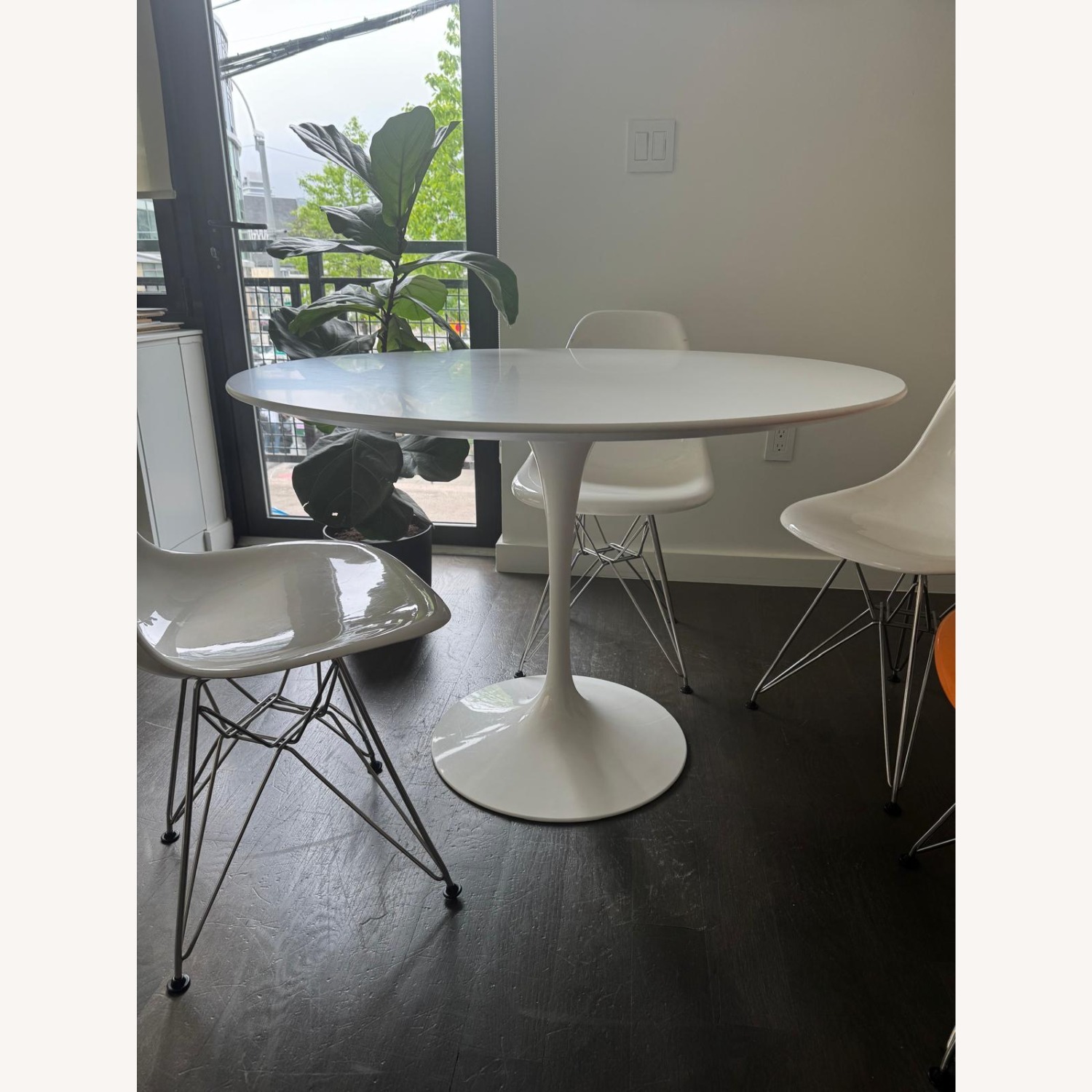 Saarinen Round Dining Table 42" - image-3