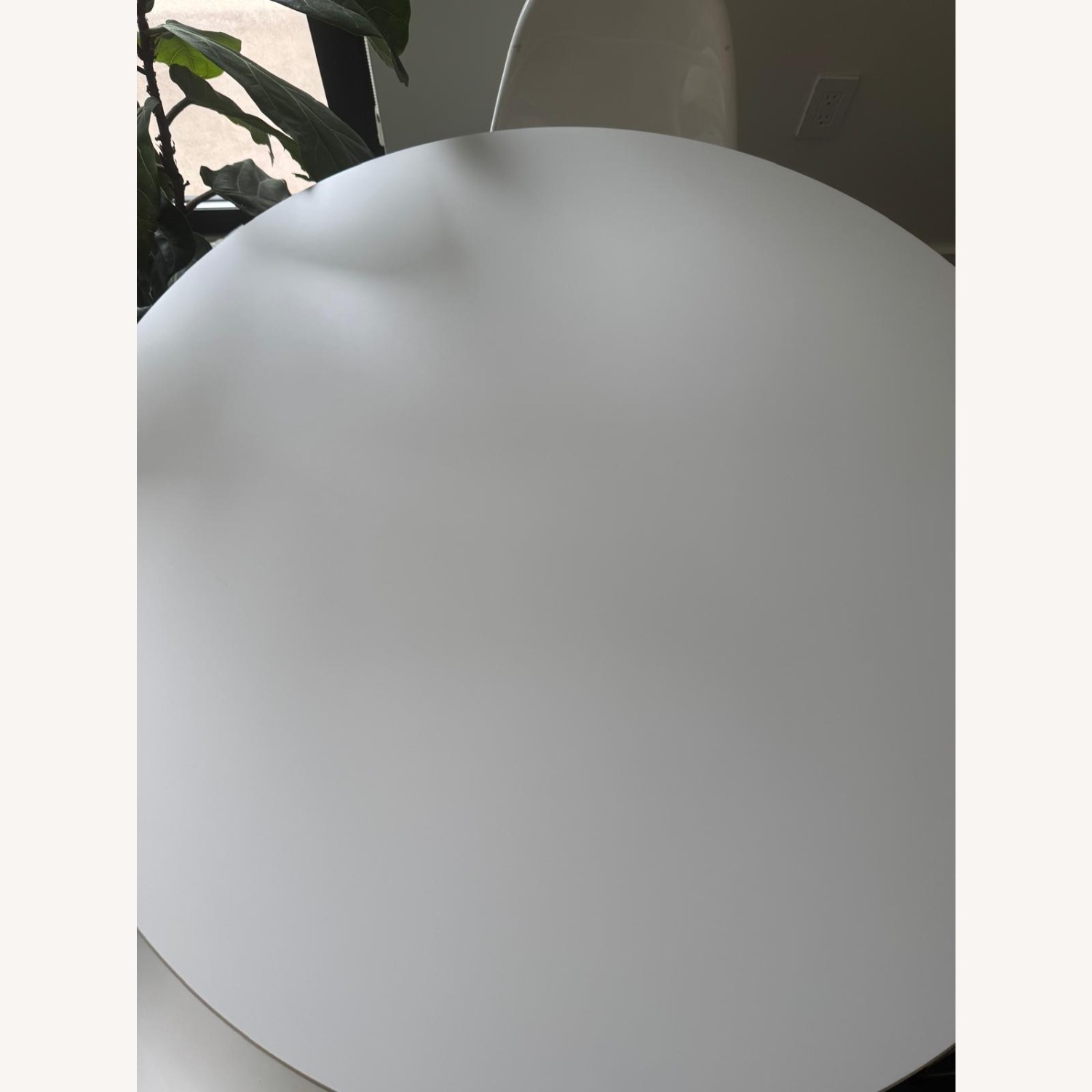 Saarinen Round Dining Table 42" - image-4
