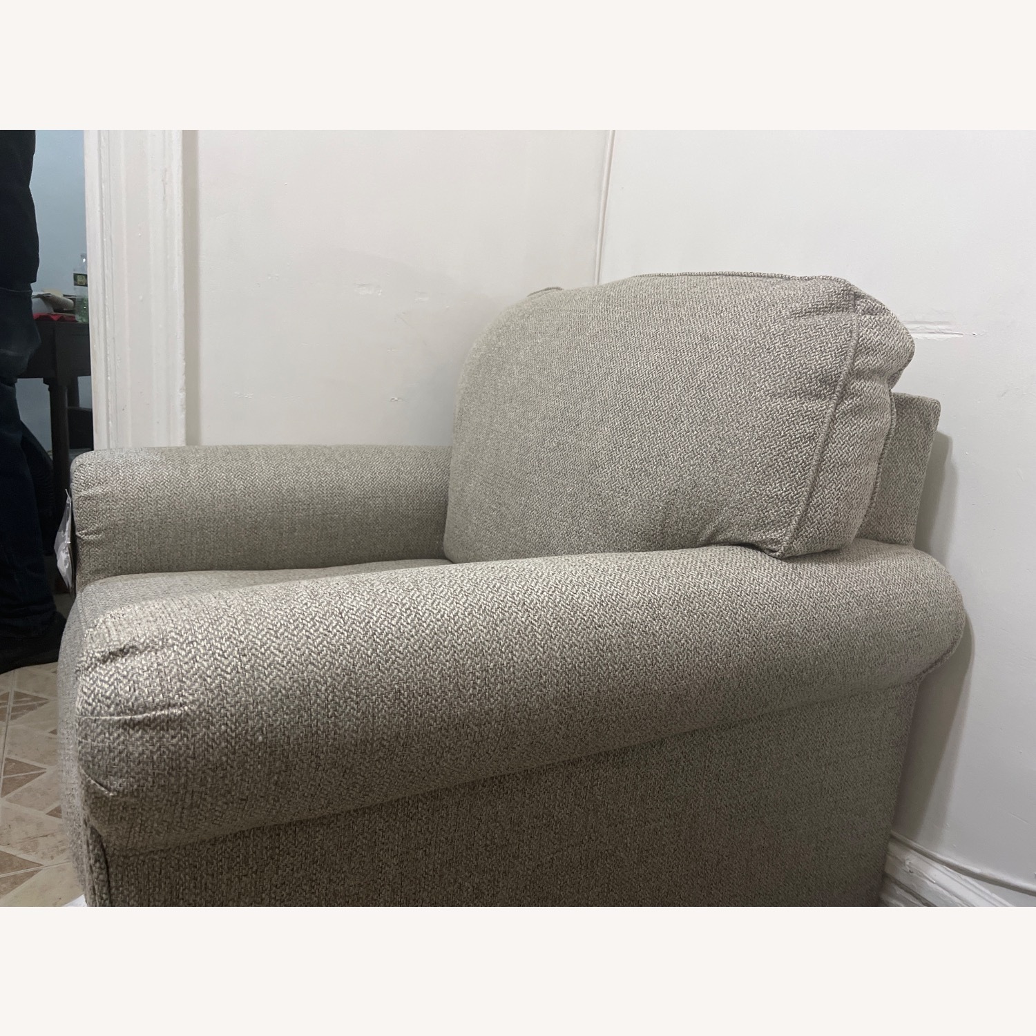 Raymour & Flanigan Gaelon Chair - image-3