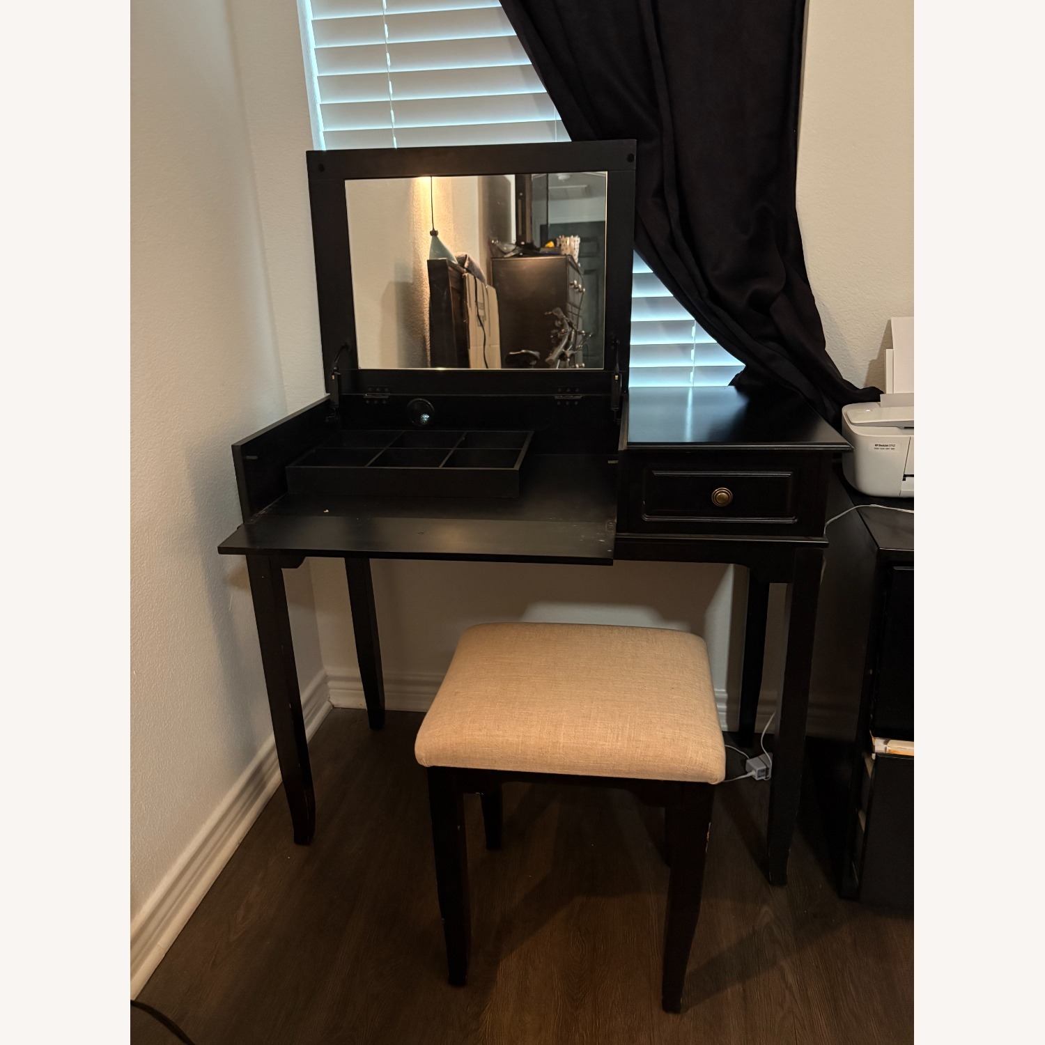 Wood make-up Desk with Chair - image-1