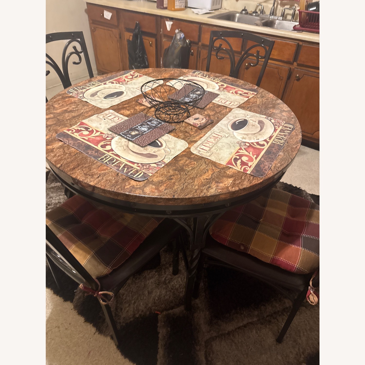 Round and Marble Table - image-2