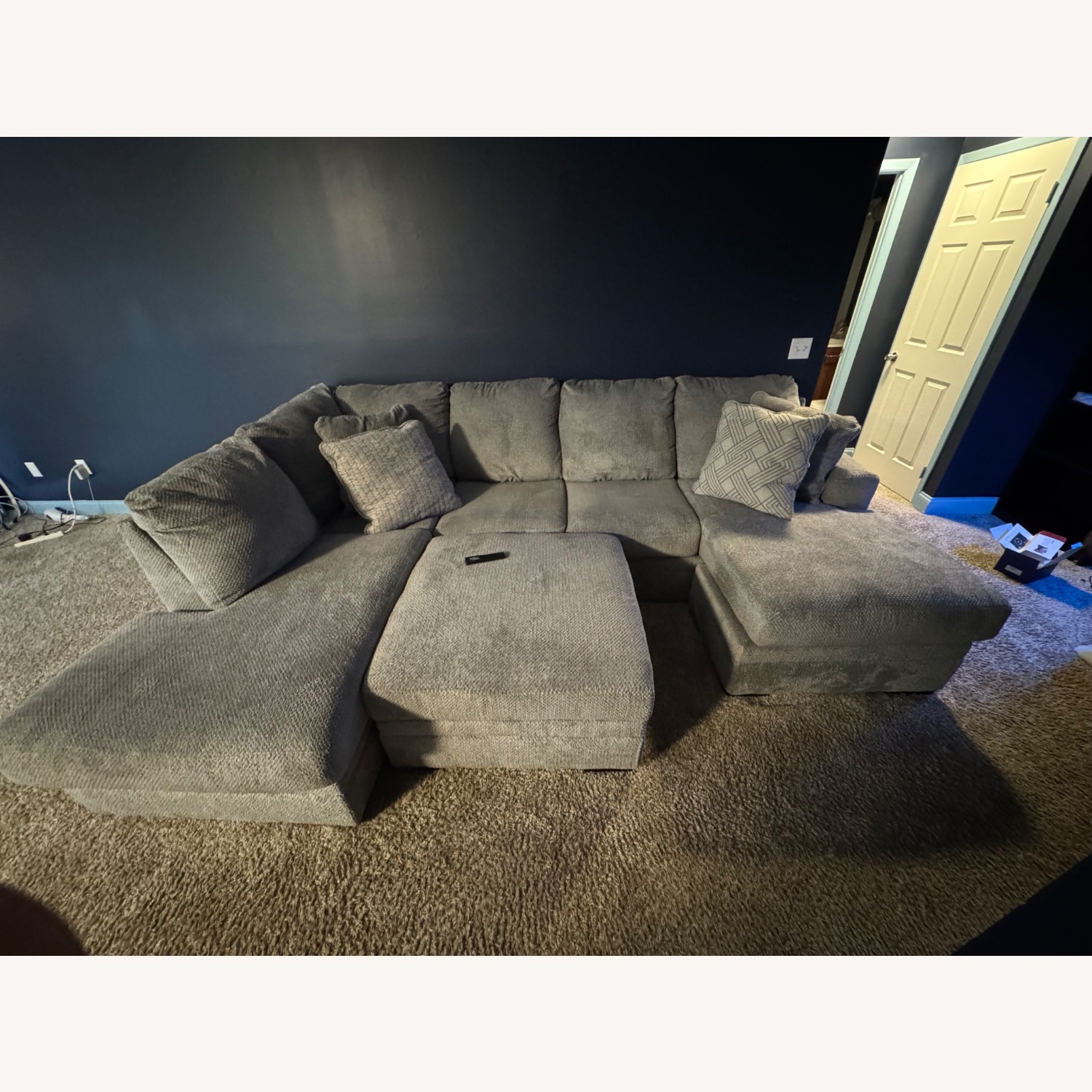 Cassleburry 3 Piece Gray Sectional Couch With Storage - image-2