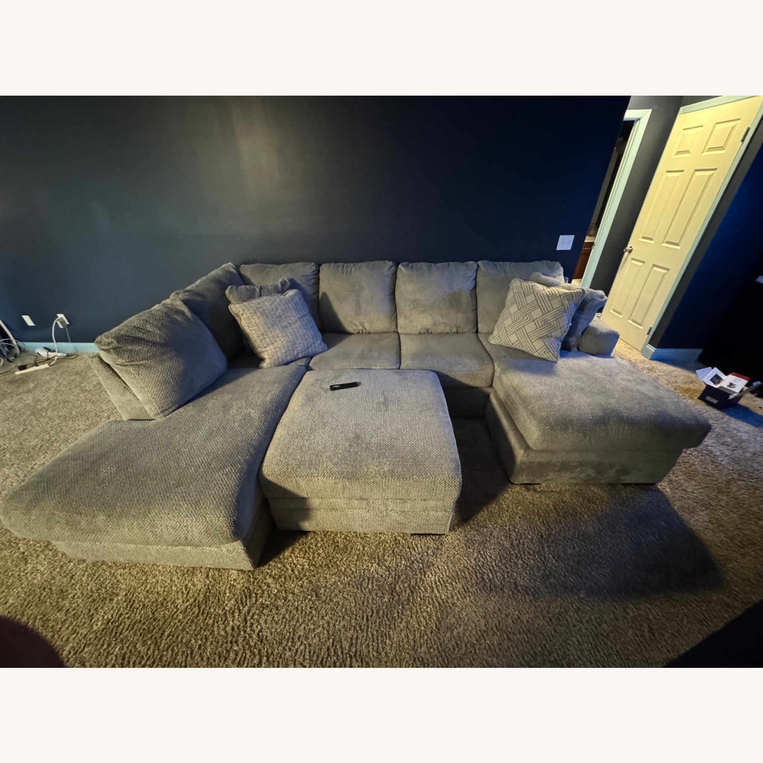 Cassleburry 3 Piece Gray Sectional Couch With Storage - image-3