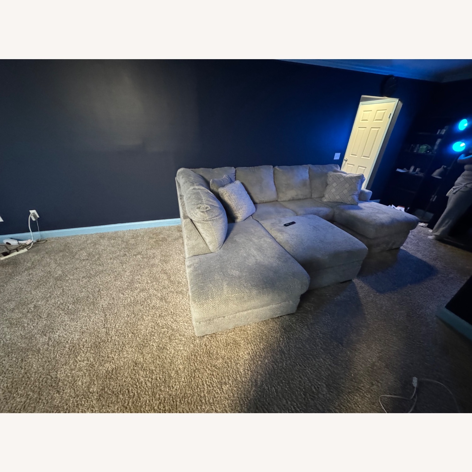 Cassleburry 3 Piece Gray Sectional Couch With Storage - image-5