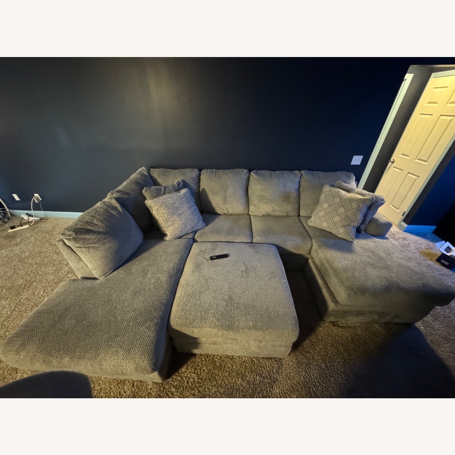 Cassleburry 3 Piece Gray Sectional Couch With Storage - image-7