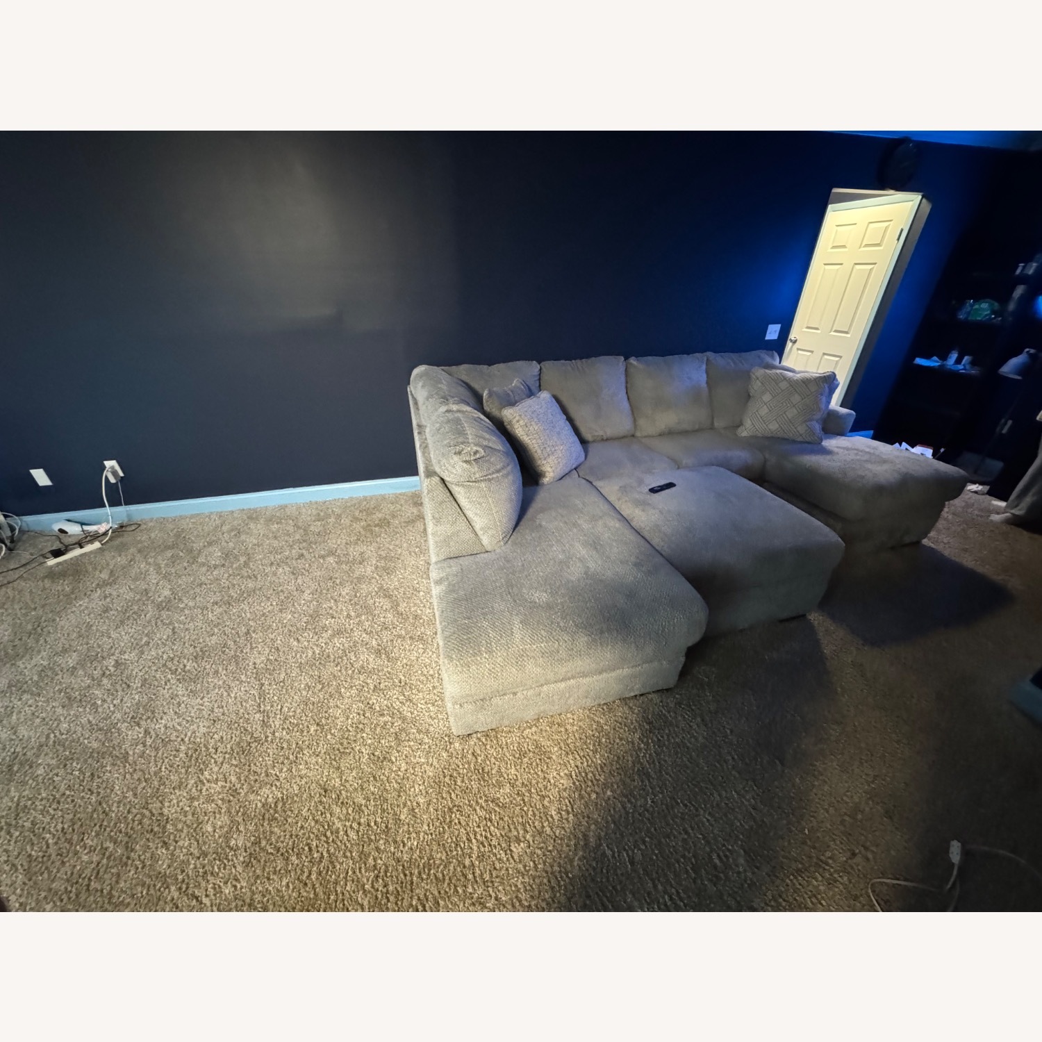 Cassleburry 3 Piece Gray Sectional Couch With Storage - image-6