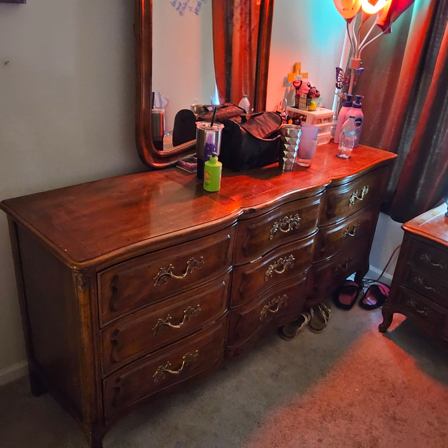 Vintage Henredon Dresser W mirror - image-1