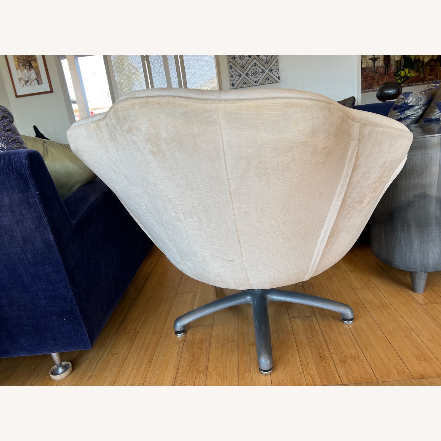 She’ll-Shaped Swivel Chair in Pearl Fabric  - image-5