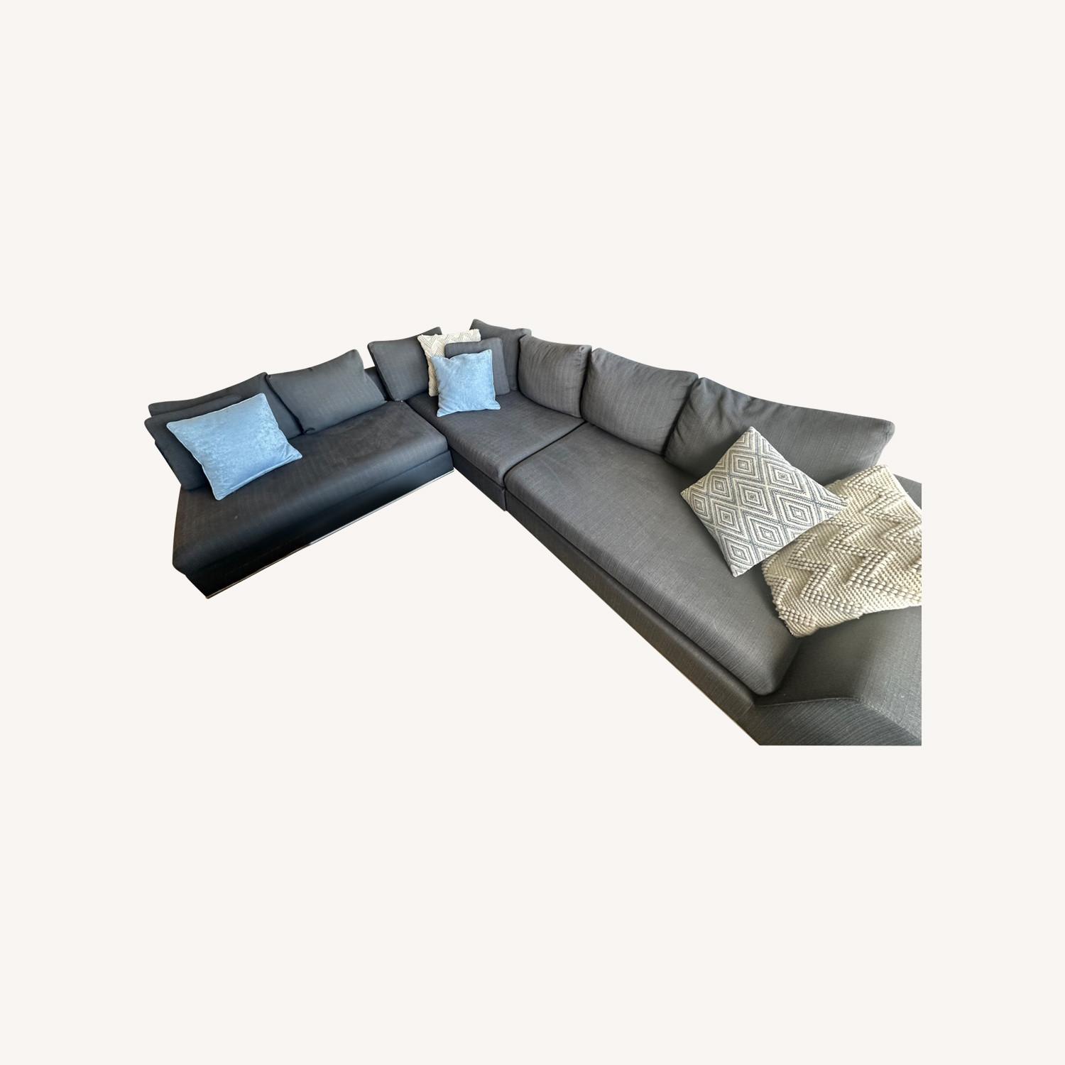 Modani Giovani Sectional - image-0