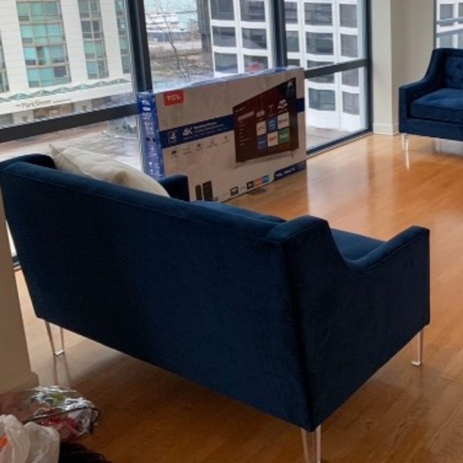 Tufted Velvet Blue Loveseat - image-1