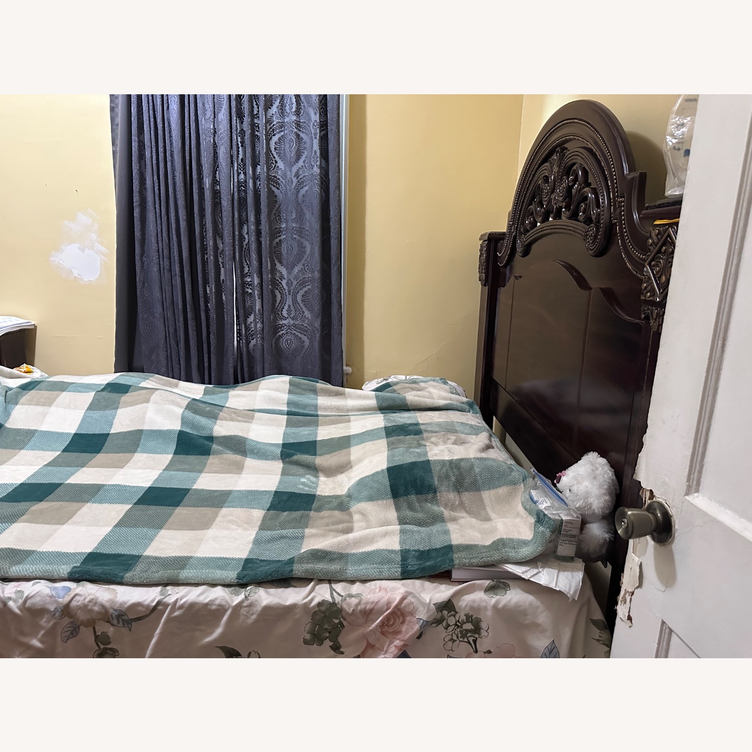 Ashley Queen size Bed - image-2