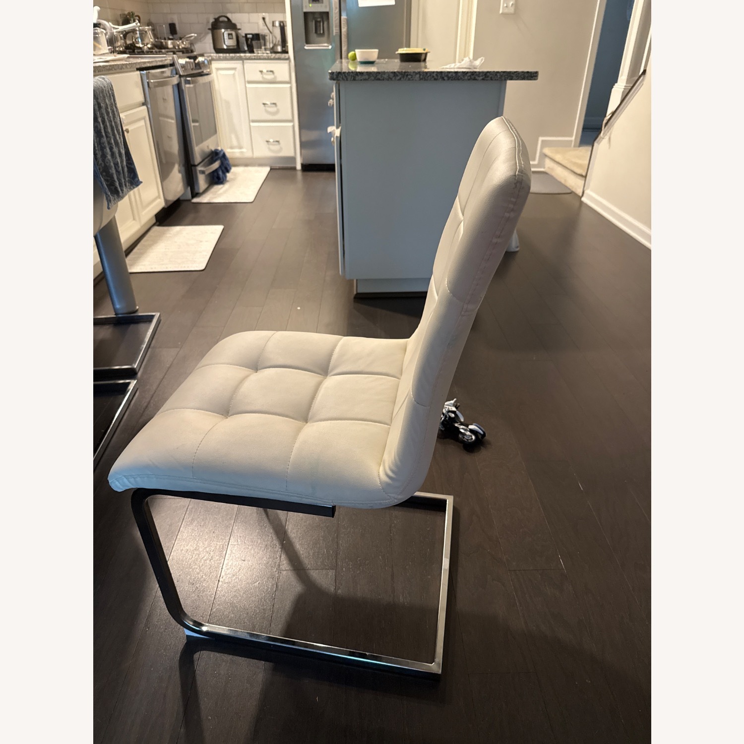 Glass Dining Table Can Extend up to 8 Chairs - image-5