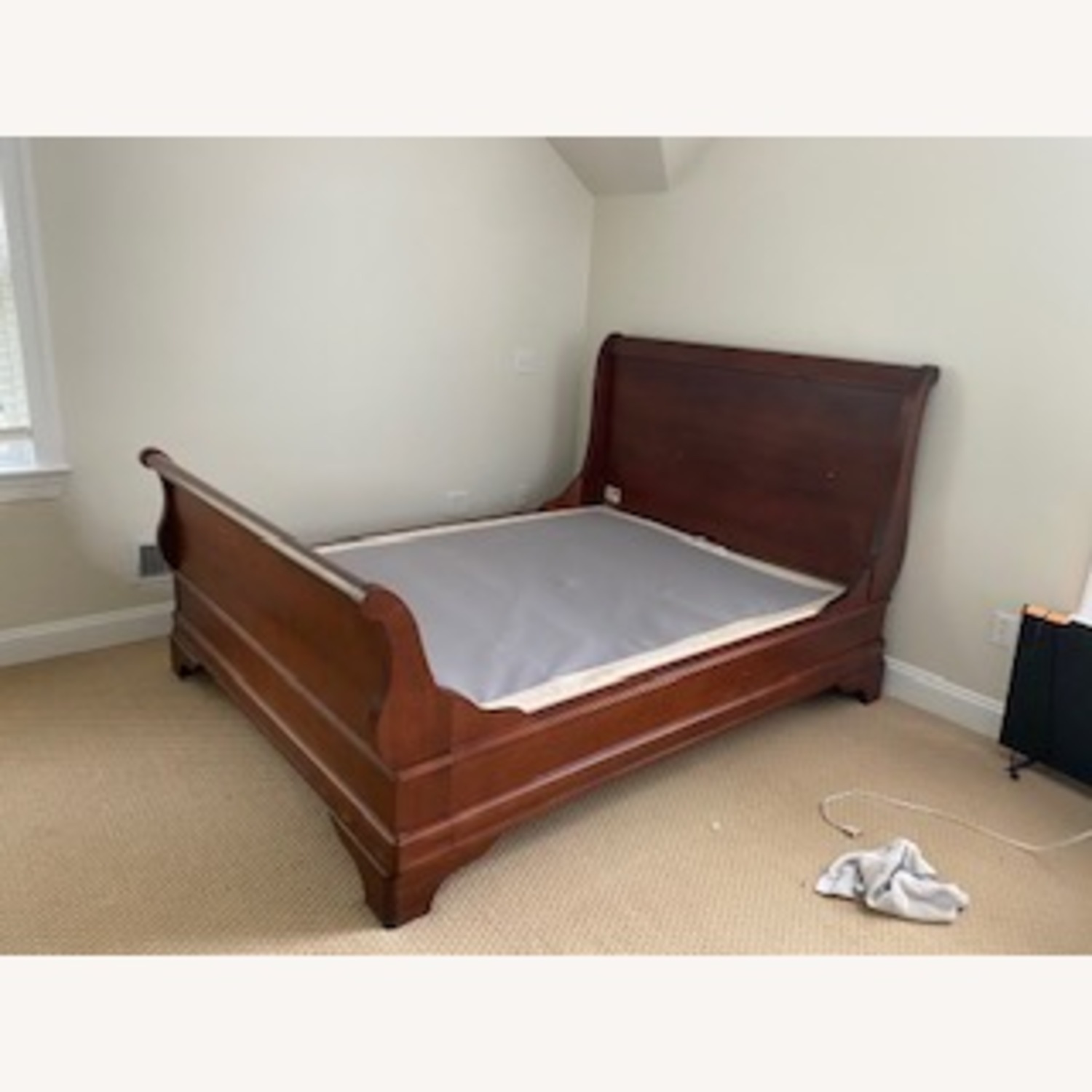 Bassett Sleigh Bed - image-7