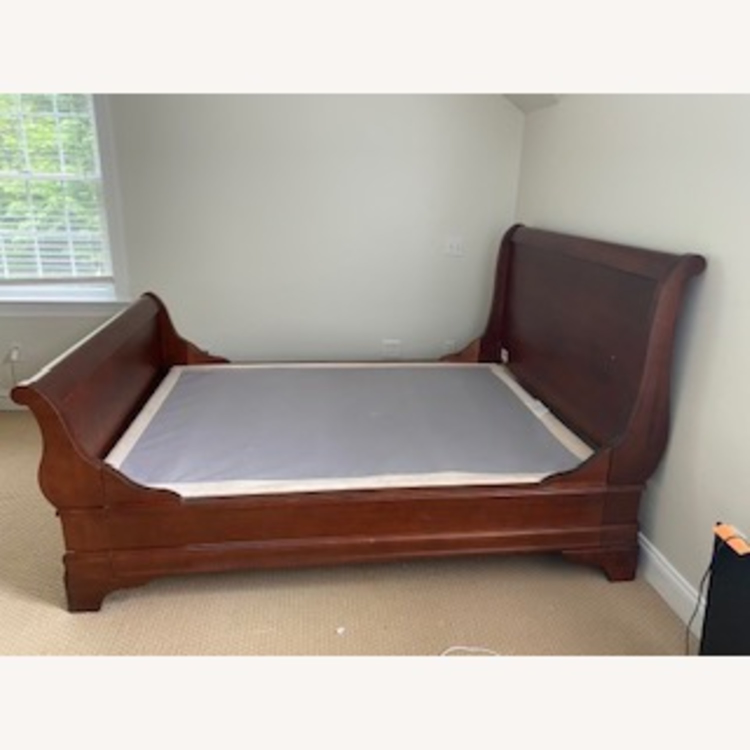Bassett Sleigh Bed - image-2