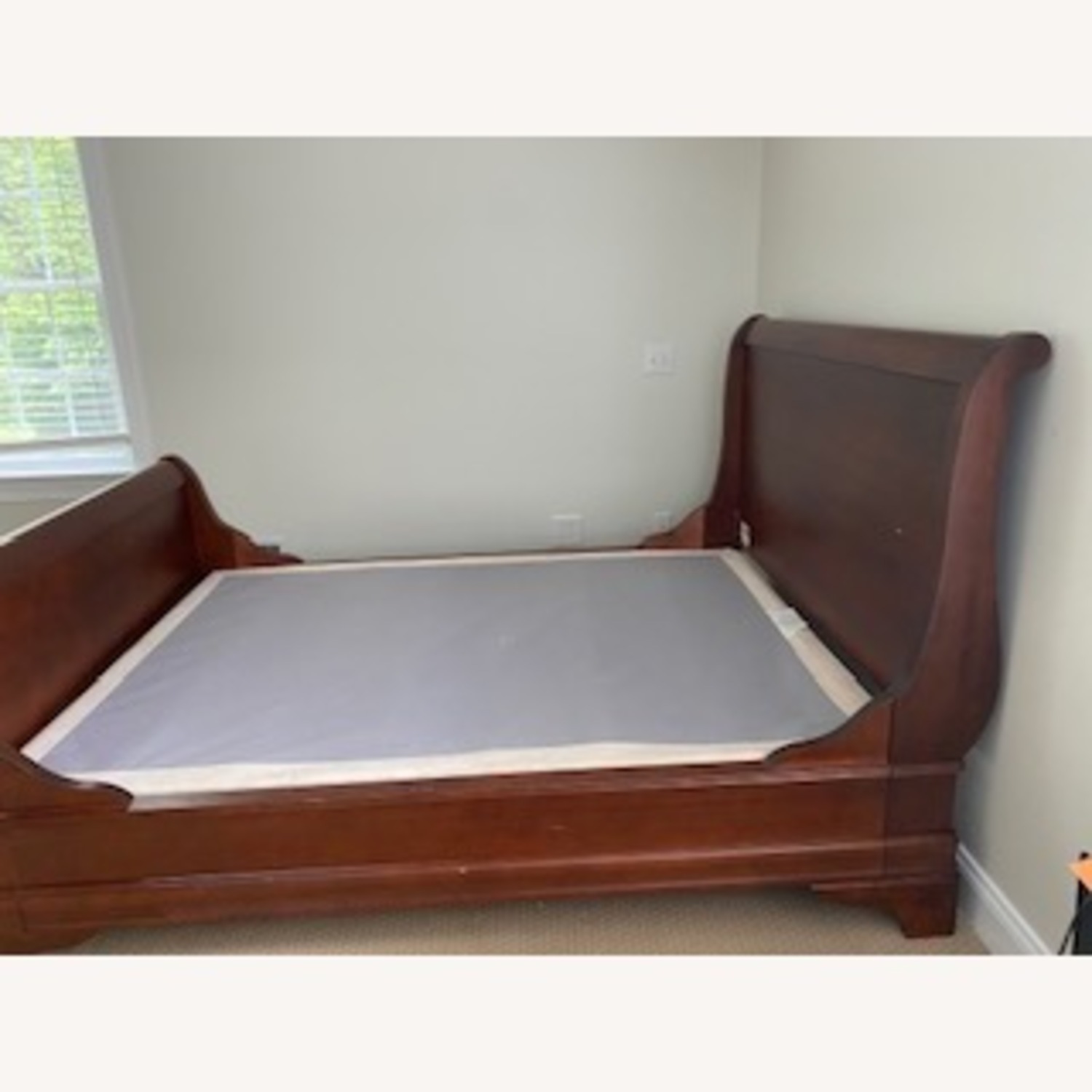 Bassett Sleigh Bed - image-8