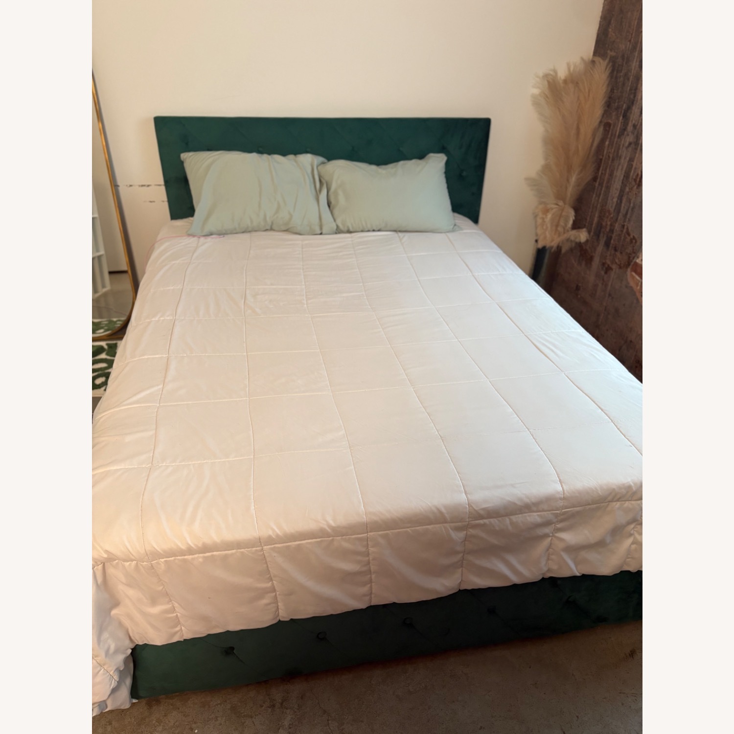 Queen Velvet Hunter Green Bed  - image-4