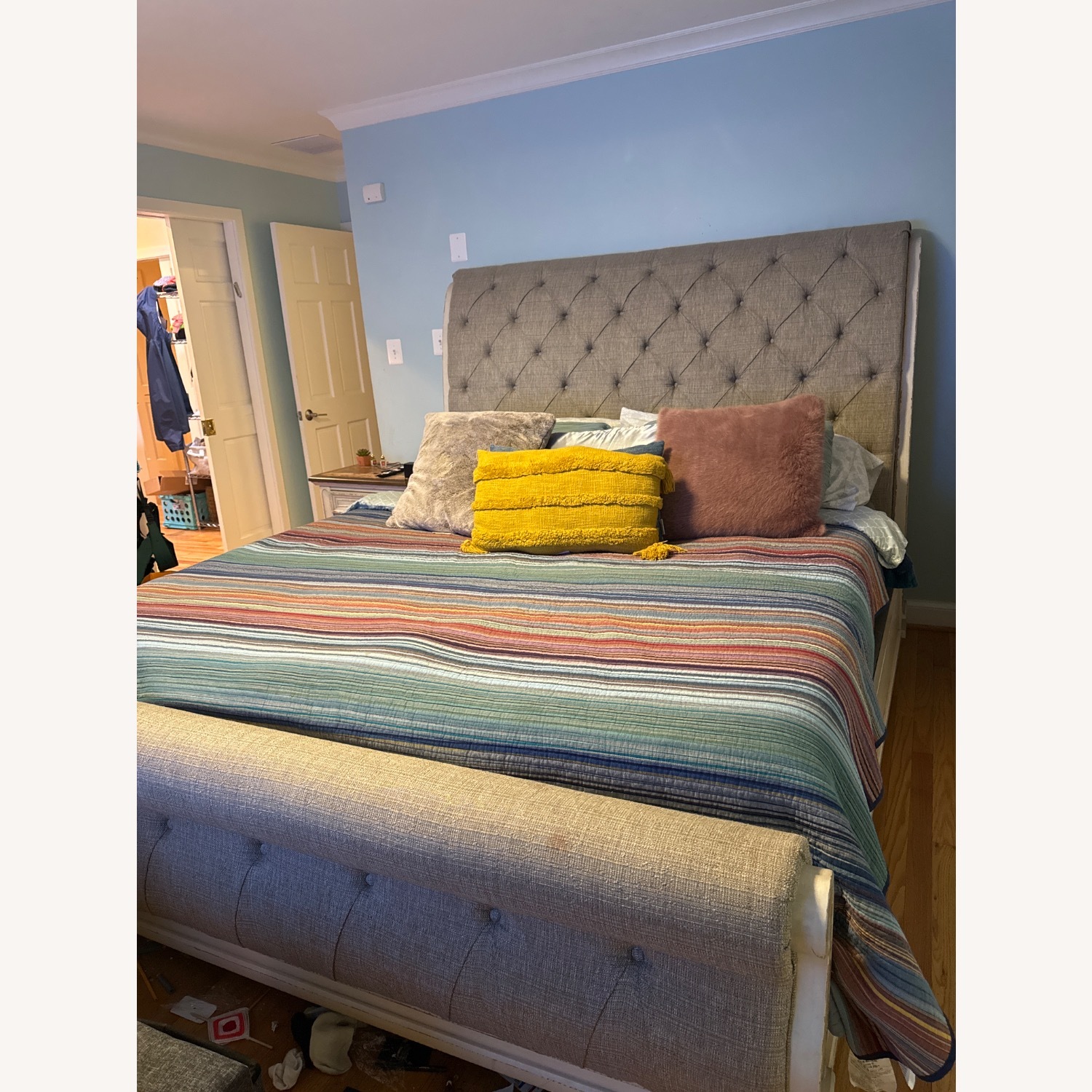 Ashley Realyn King Sleigh Bed - image-1