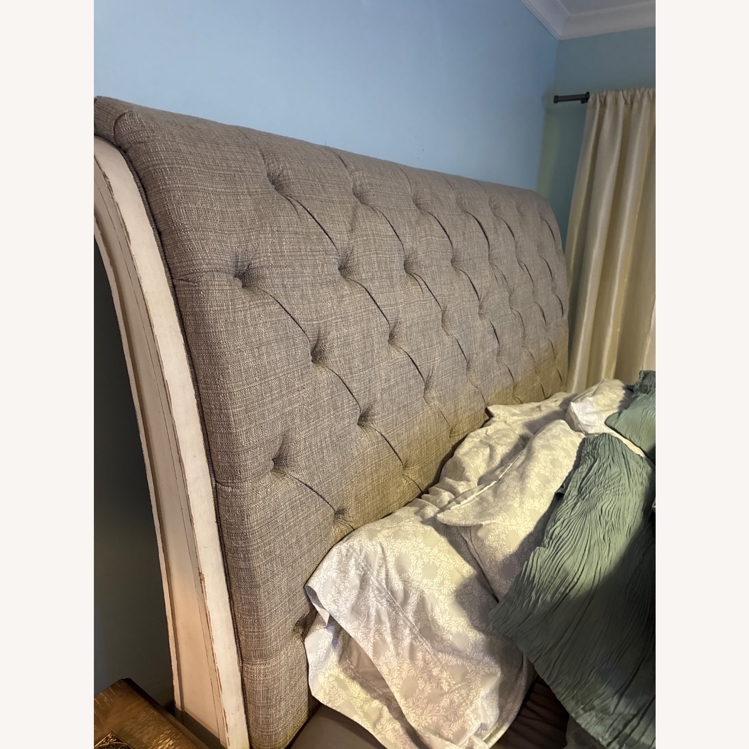 Ashley Realyn King Sleigh Bed - image-3