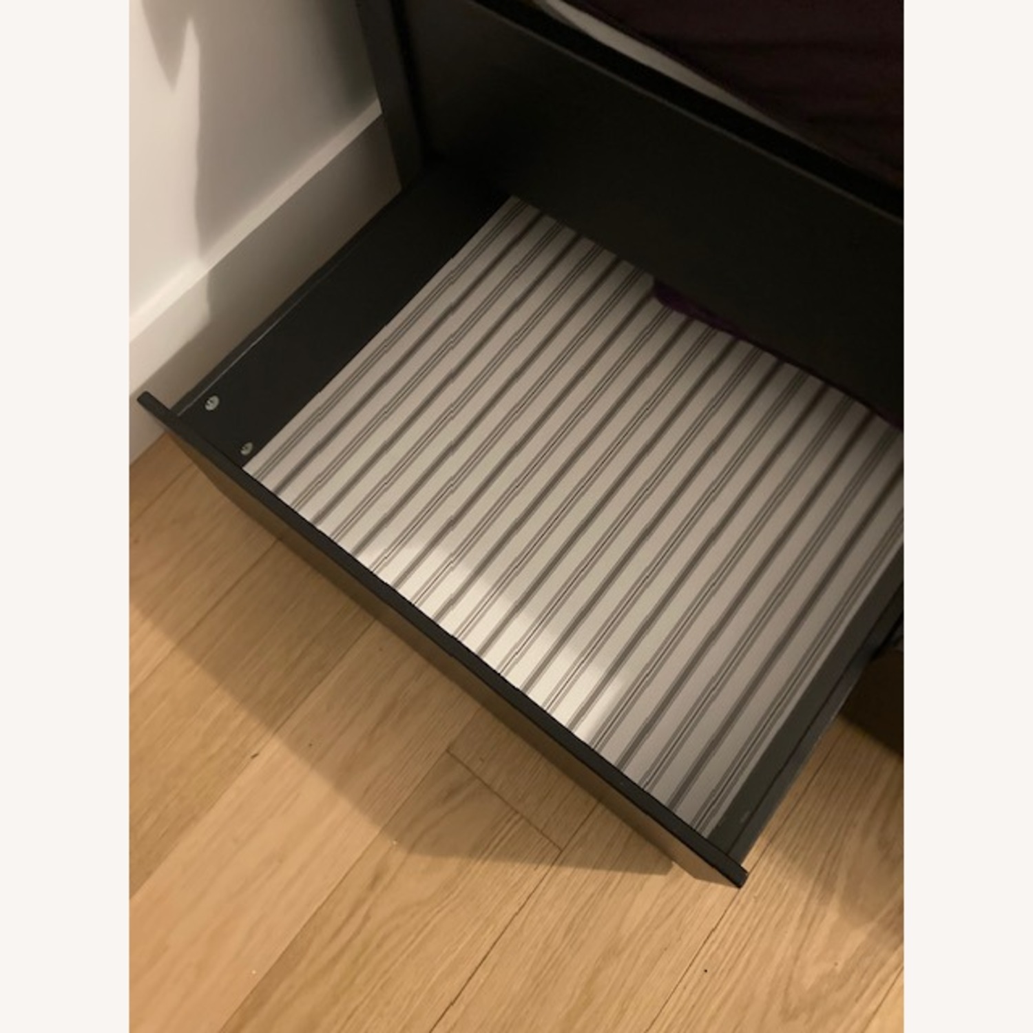 YTTERVÅG Elegant Four-Poster Queen Bed with Storage - image-4