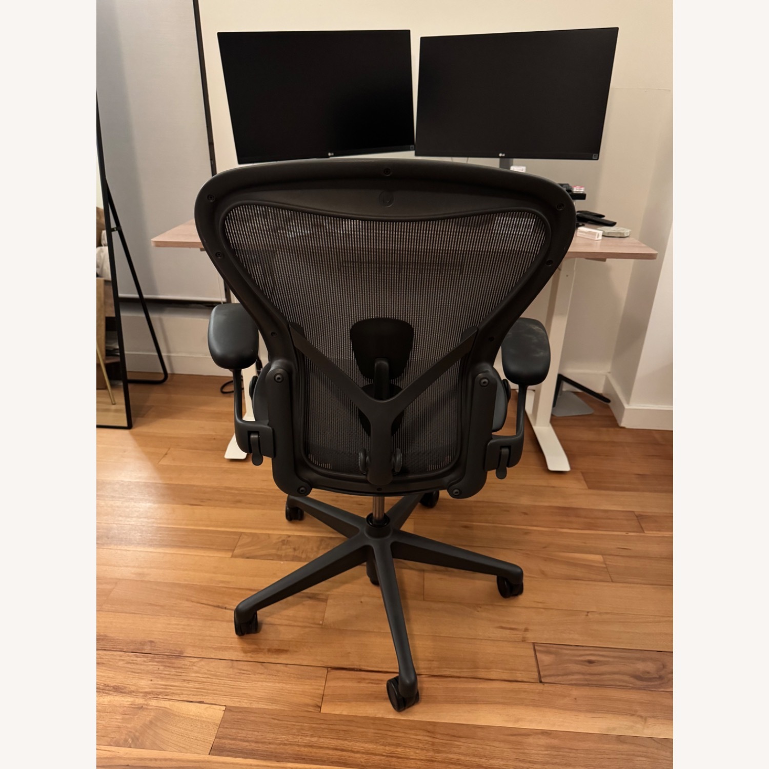 Herman Miller Aeron Chair - image-1