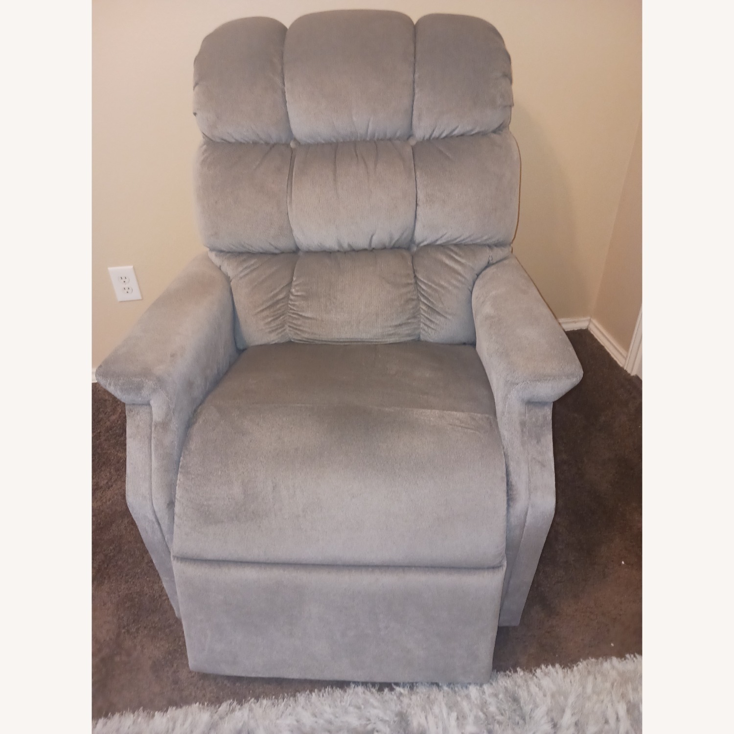 Goldenteak Golden Gray Power lift/Recliner - image-1