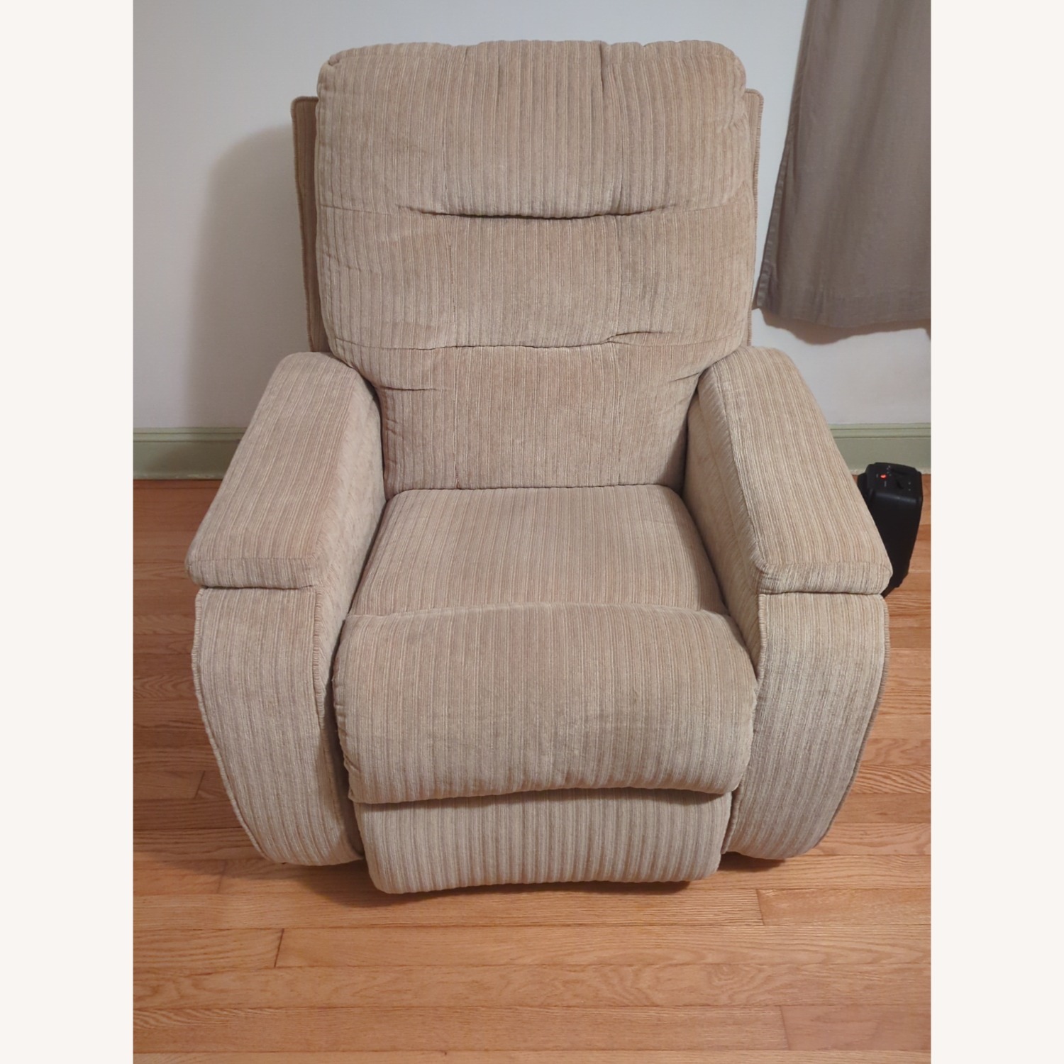 FlexSteel Kerrie Swivel Gliding Recliner - image-1