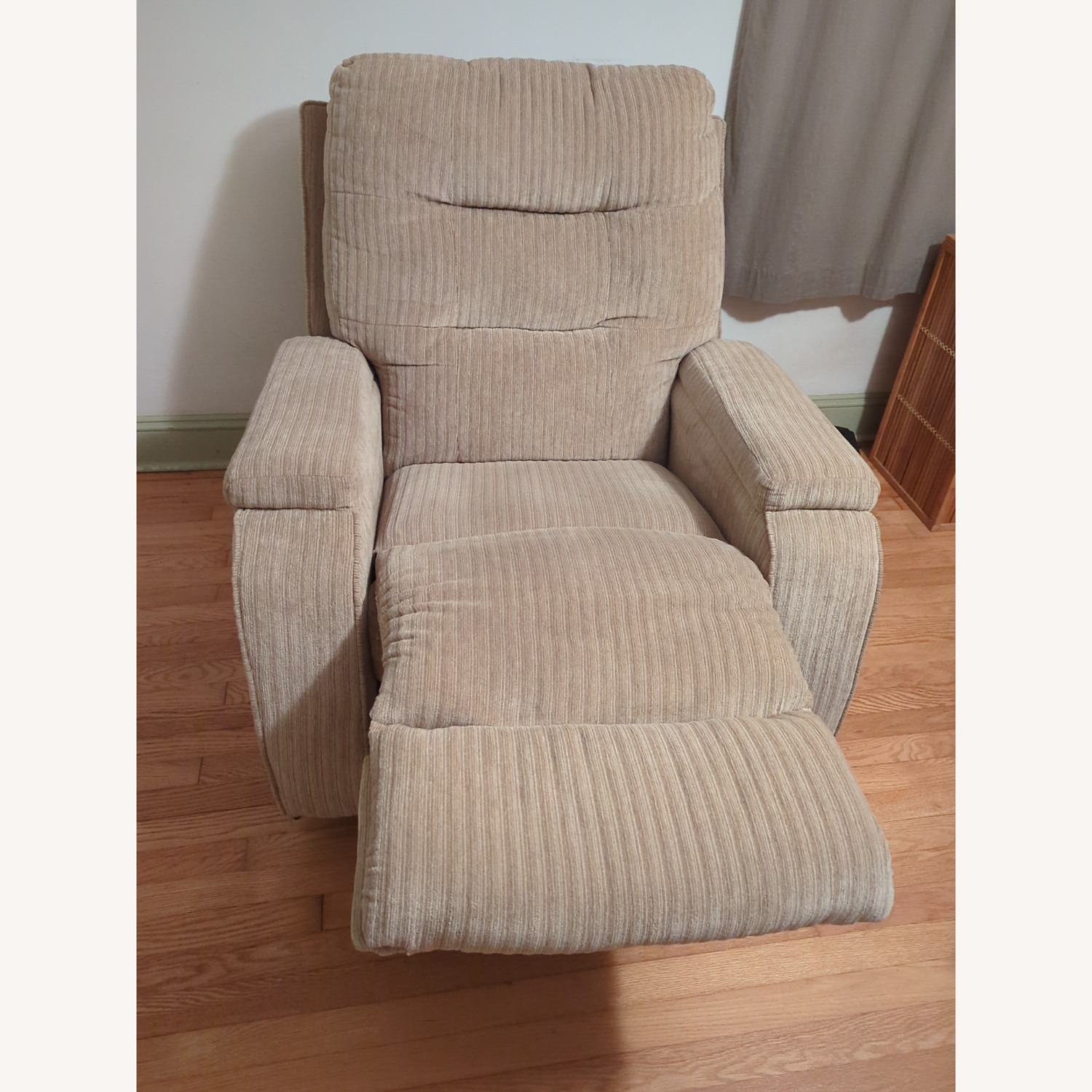 FlexSteel Kerrie Swivel Gliding Recliner - image-3
