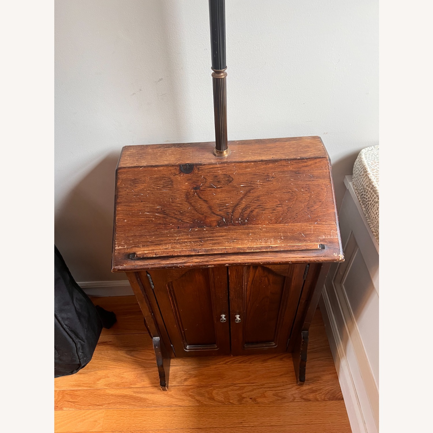 Charming Lamp Table with Cabinet - image-3