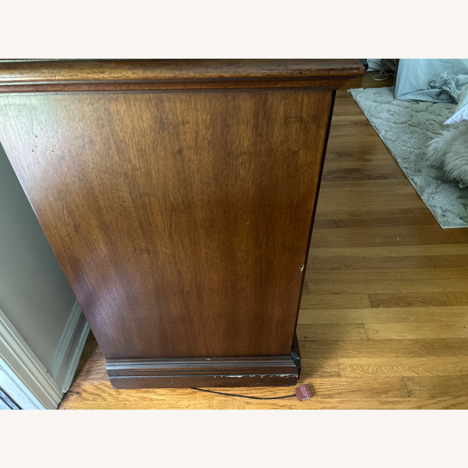 Quality Dresser On Wheels  - image-4