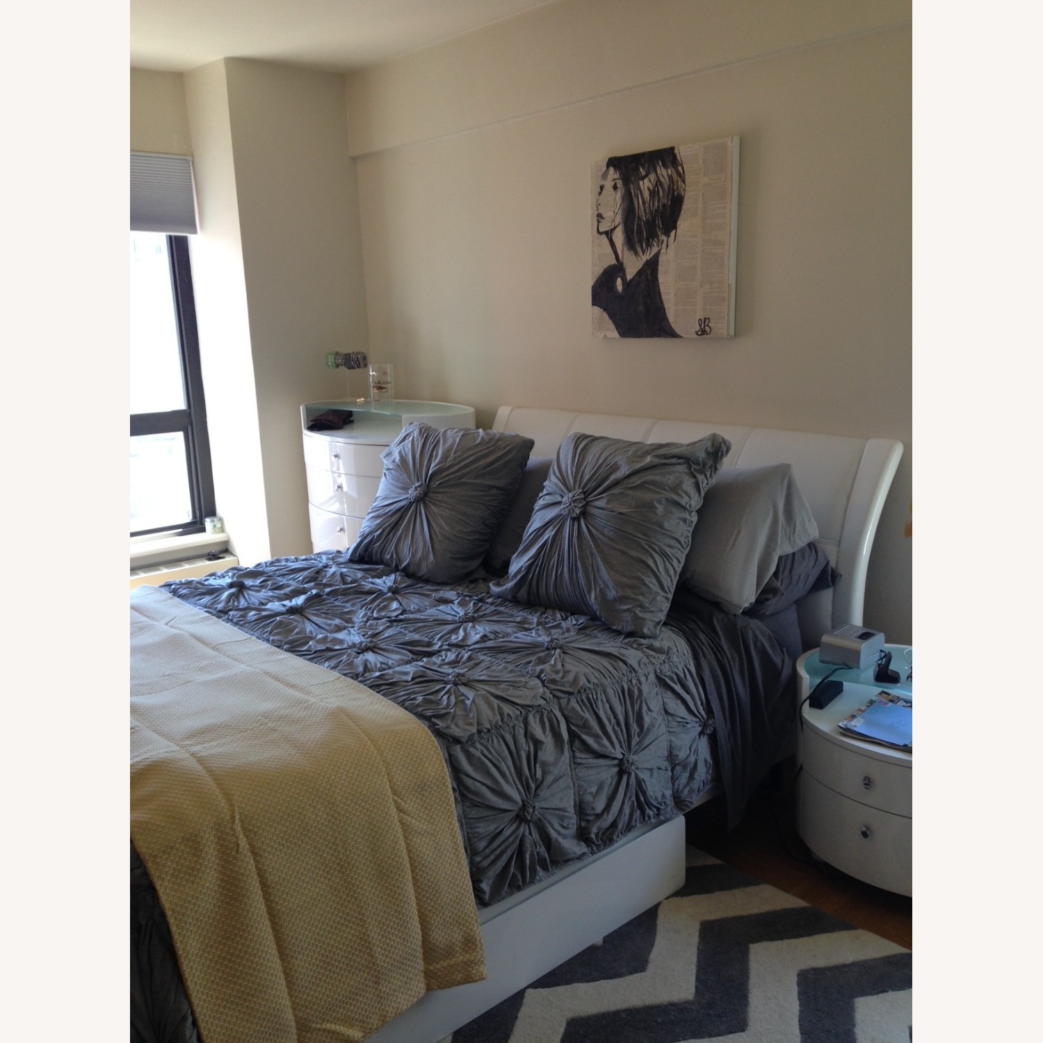 Glossy White Queen Bed with Storage Drawer - image-2