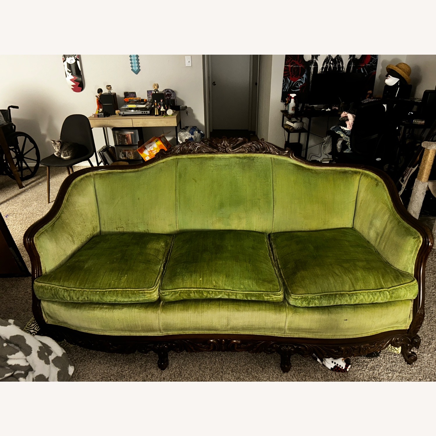 1800’s Victorian Couch - image-1
