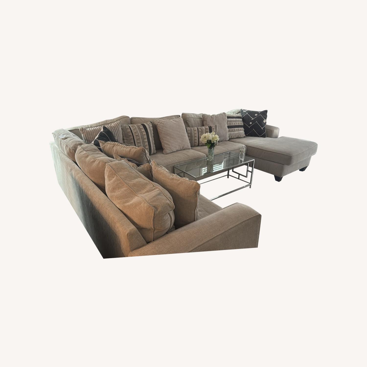 Rooms To Go Sectional - image-0