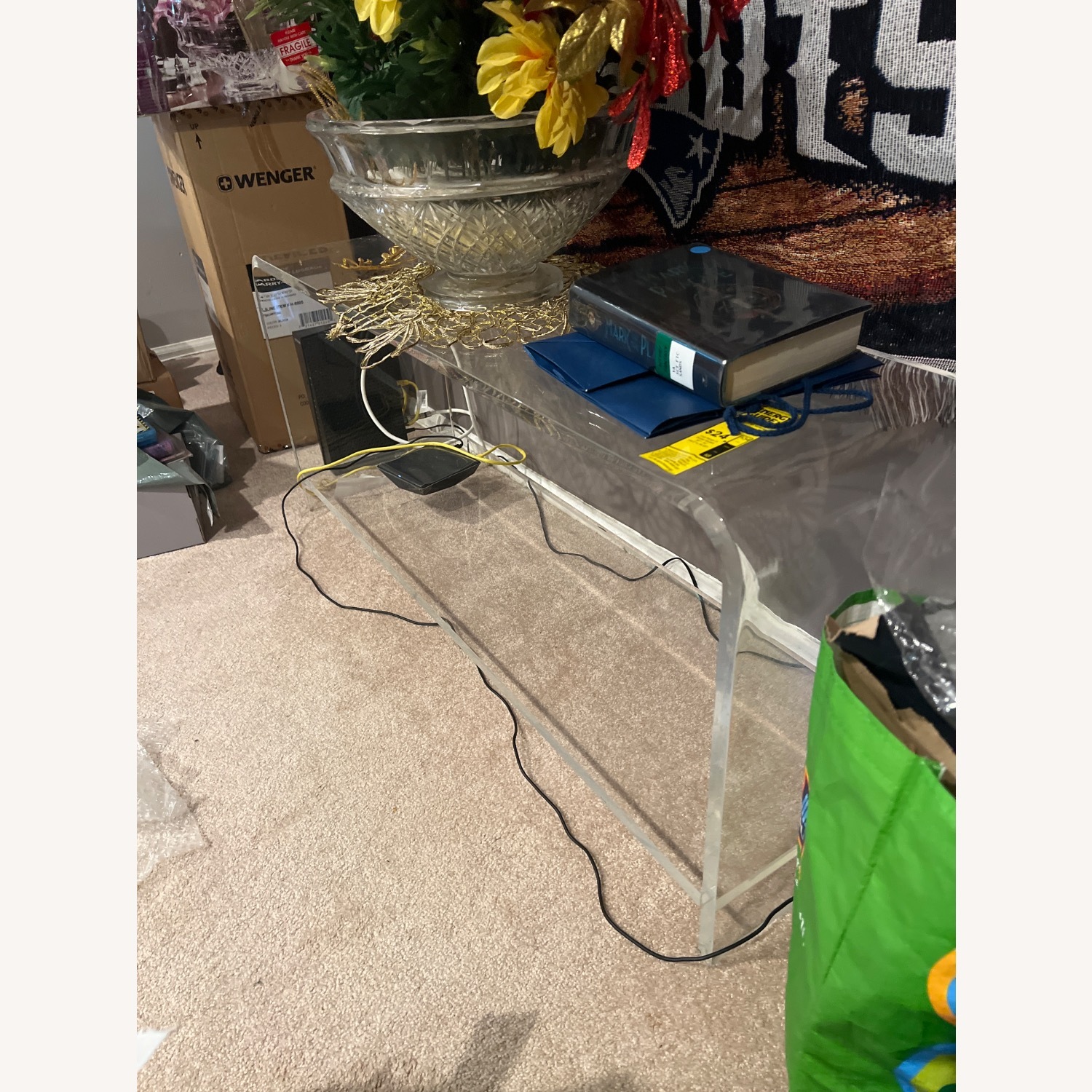 Chic Transparent Acrylic Table - image-2