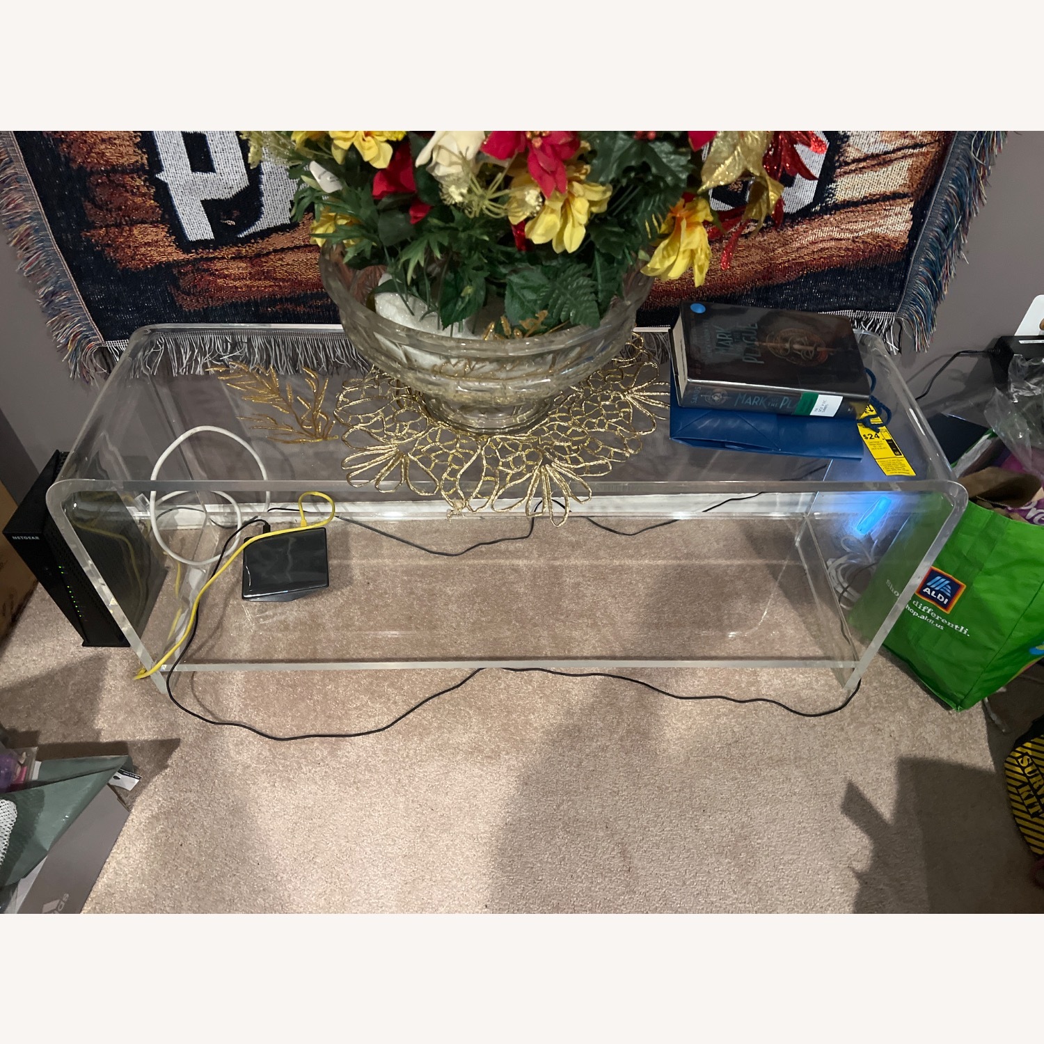 Chic Transparent Acrylic Table - image-1