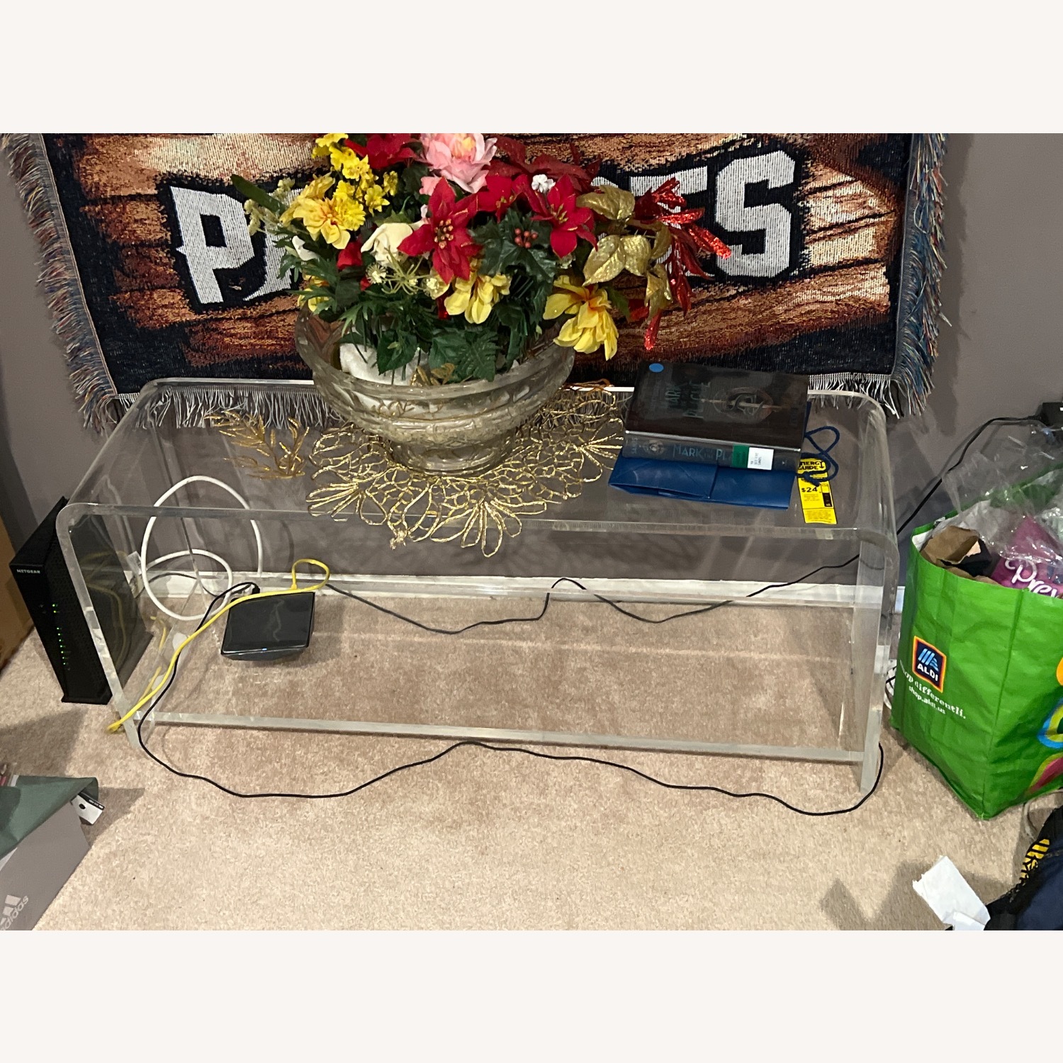 Chic Transparent Acrylic Table - image-3