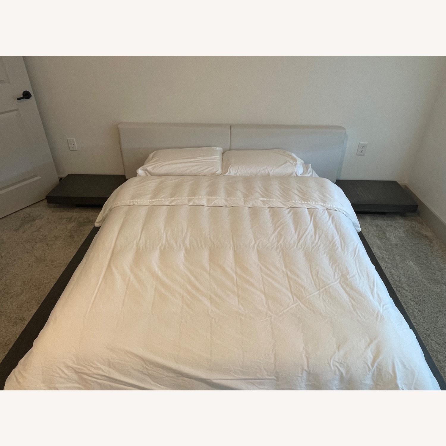 Wade Logan Queen Modern Platform Bed - image-6