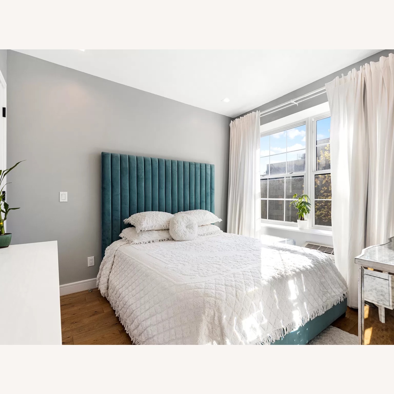 Elegant Upholstered Platform Bed - image-1