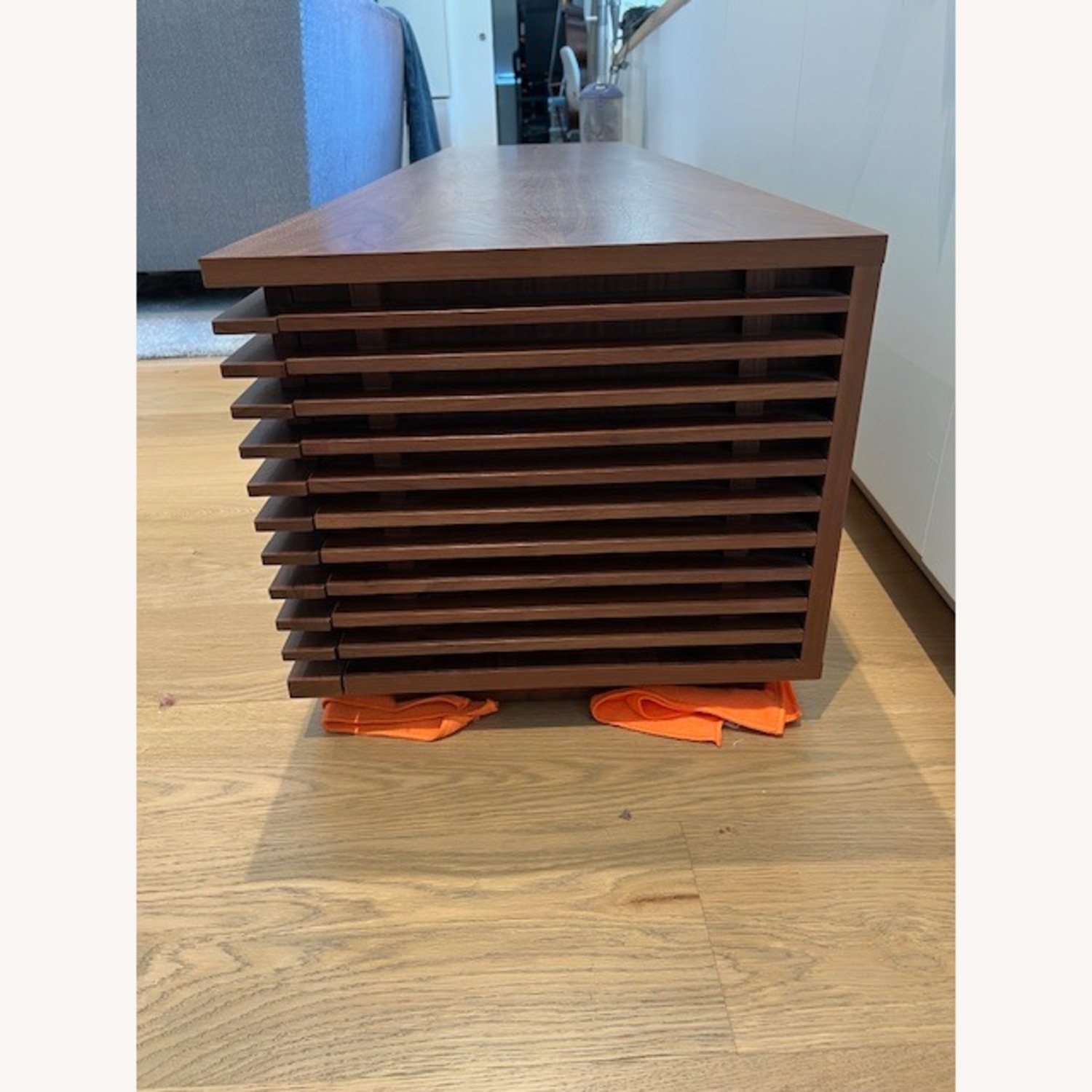 Line Media Console 70" - image-3