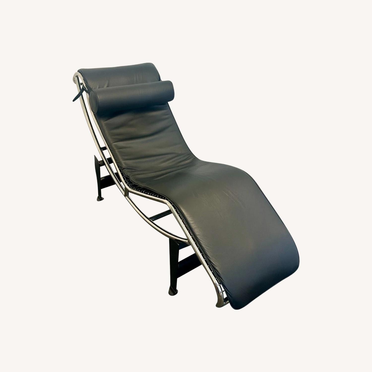 Le Corbusier Leather Chaise Lounge Chair - image-0