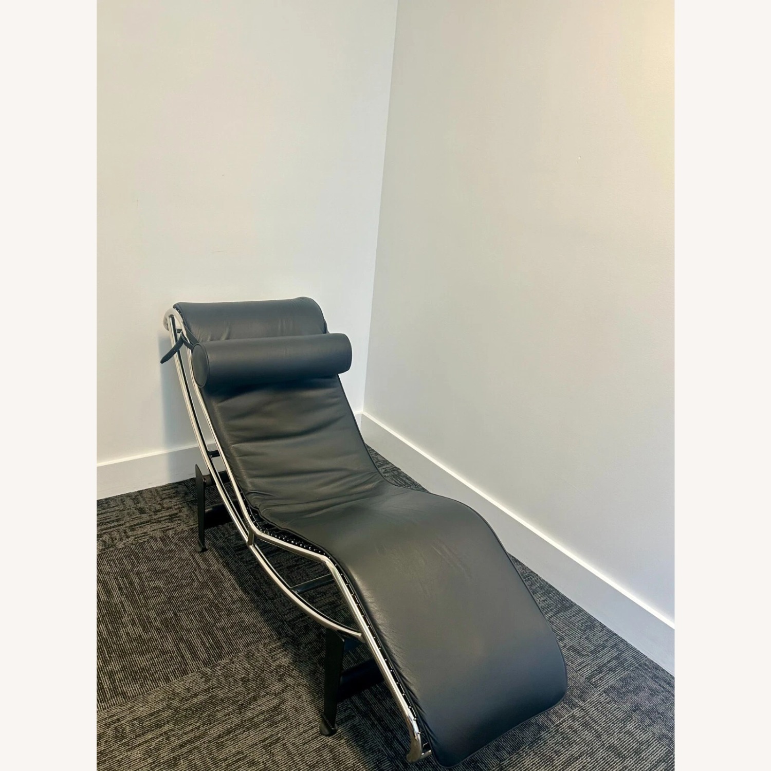 Le Corbusier Leather Chaise Lounge Chair - image-2