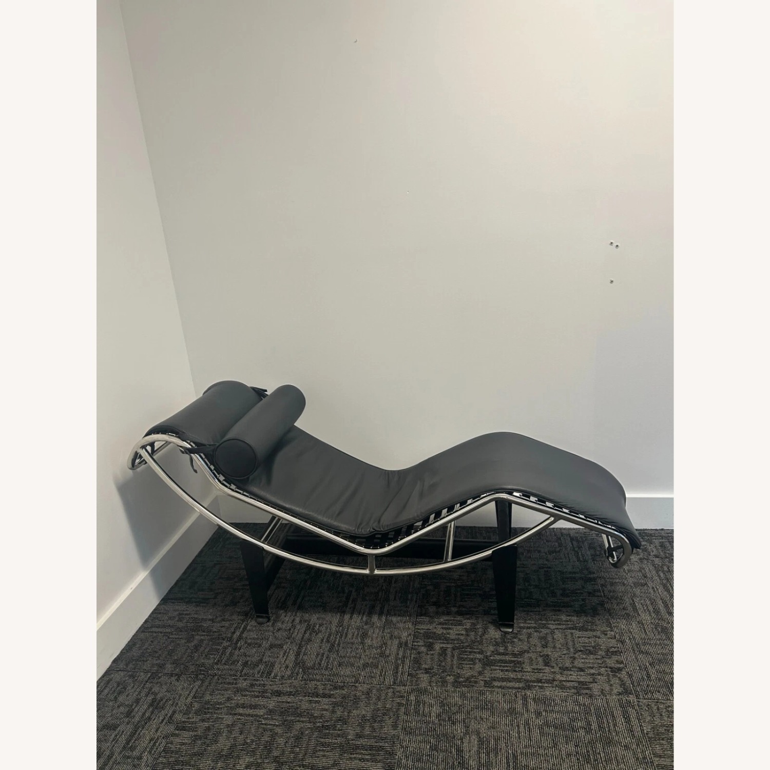 Le Corbusier Leather Chaise Lounge Chair - image-3
