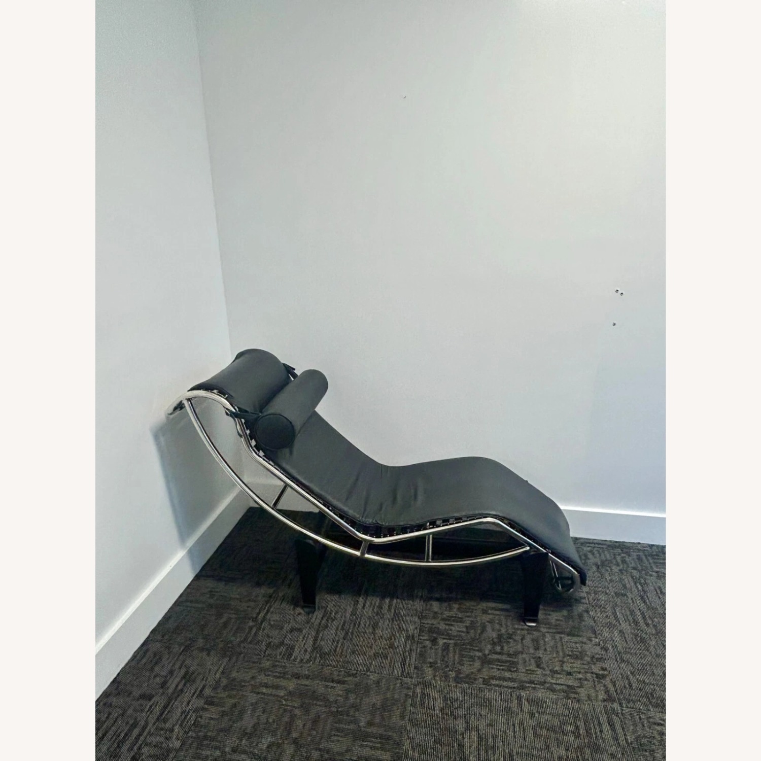 Le Corbusier Leather Chaise Lounge Chair - image-1