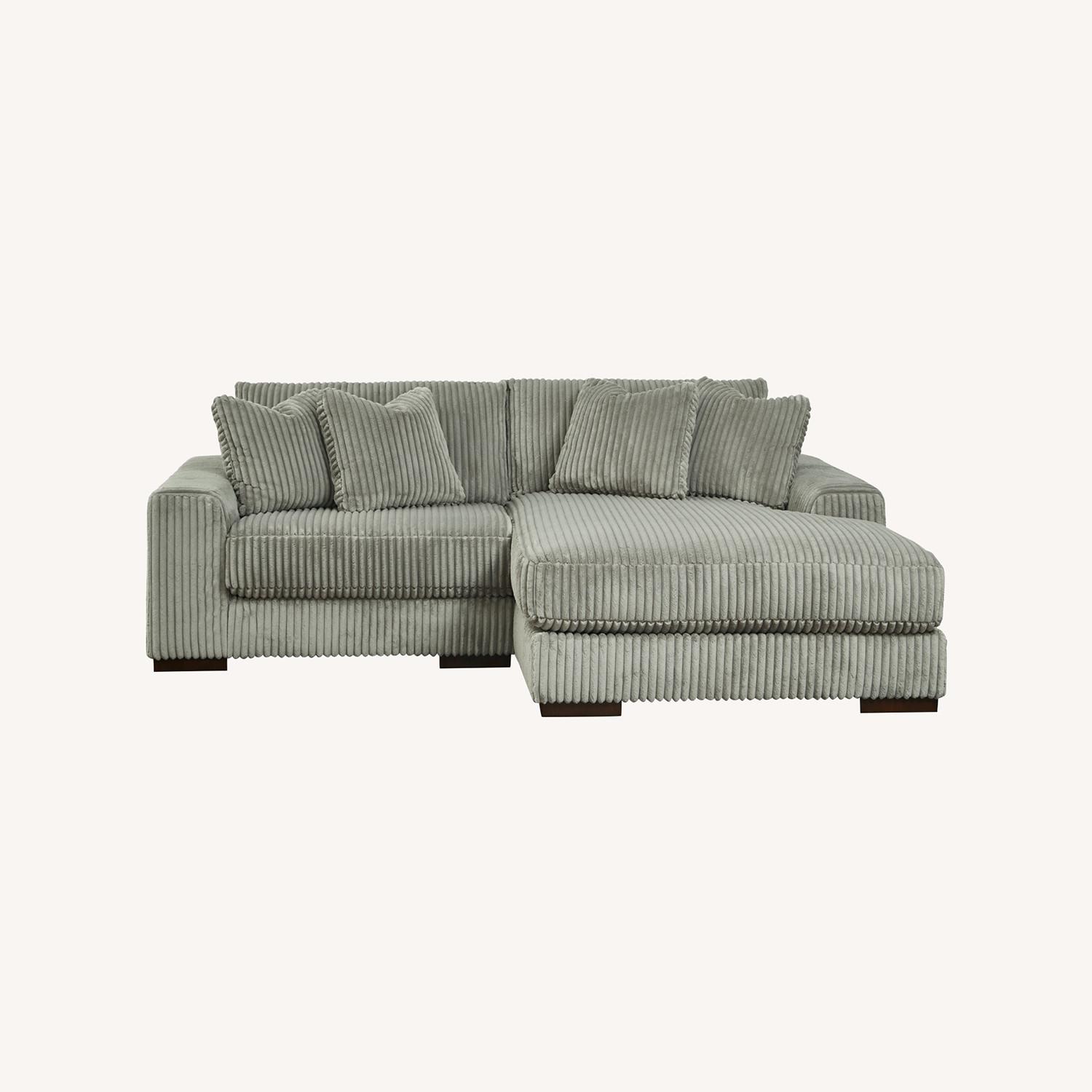 Ashley Lindyn 2-Piece Sectional with Chaise - image-0