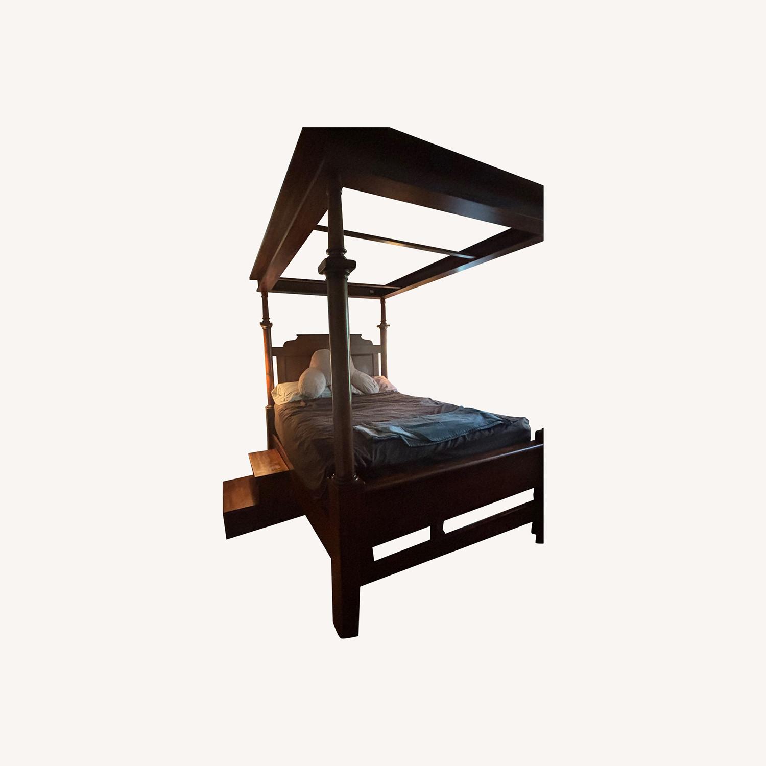 Canopy Bed - image-0